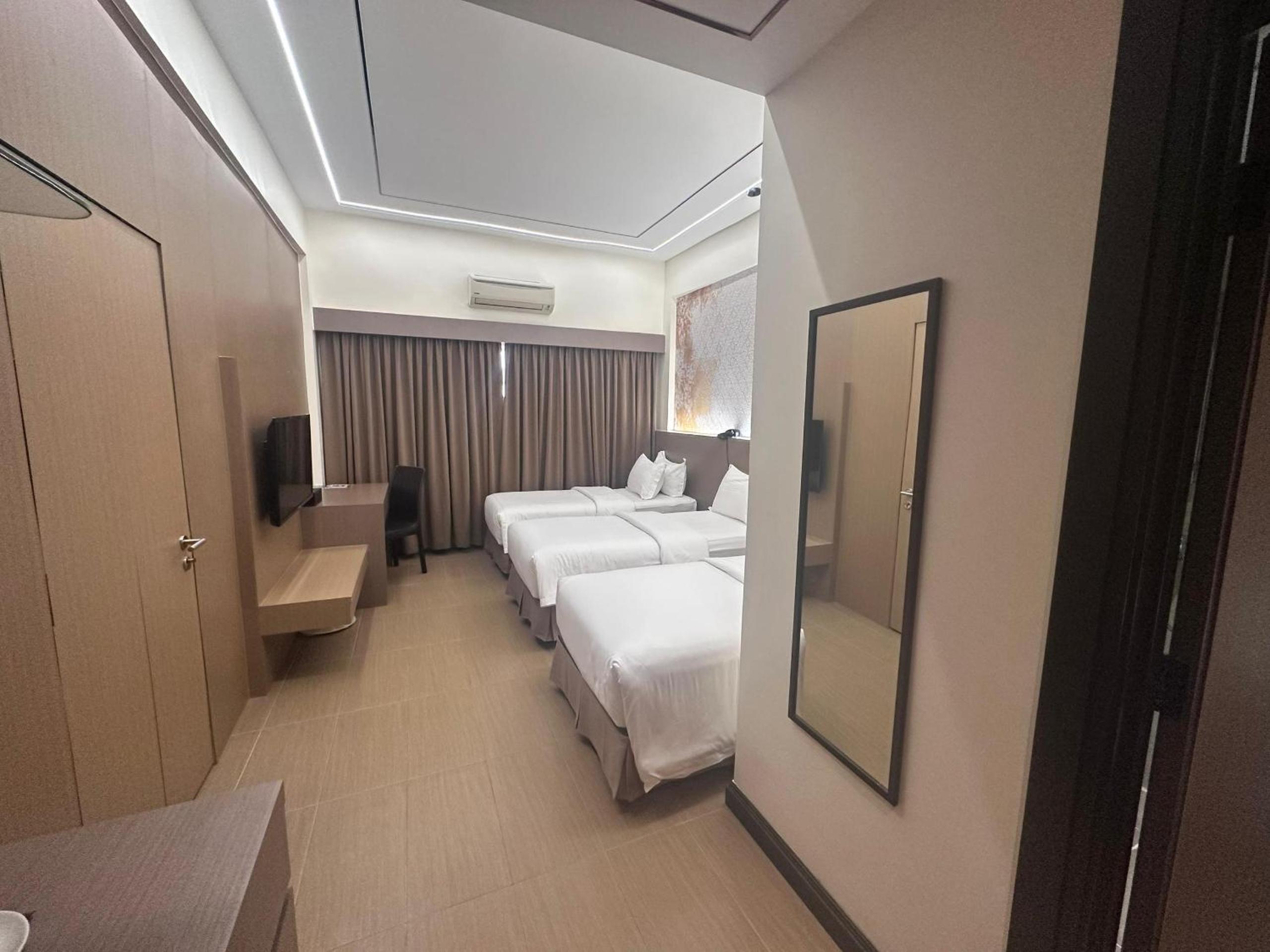Deluxe Triple Room - Photo 6