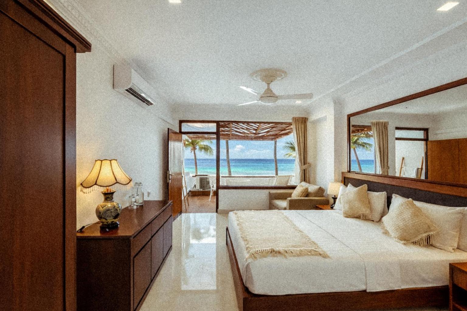 Deluxe Double Room with Balcony and Sea View