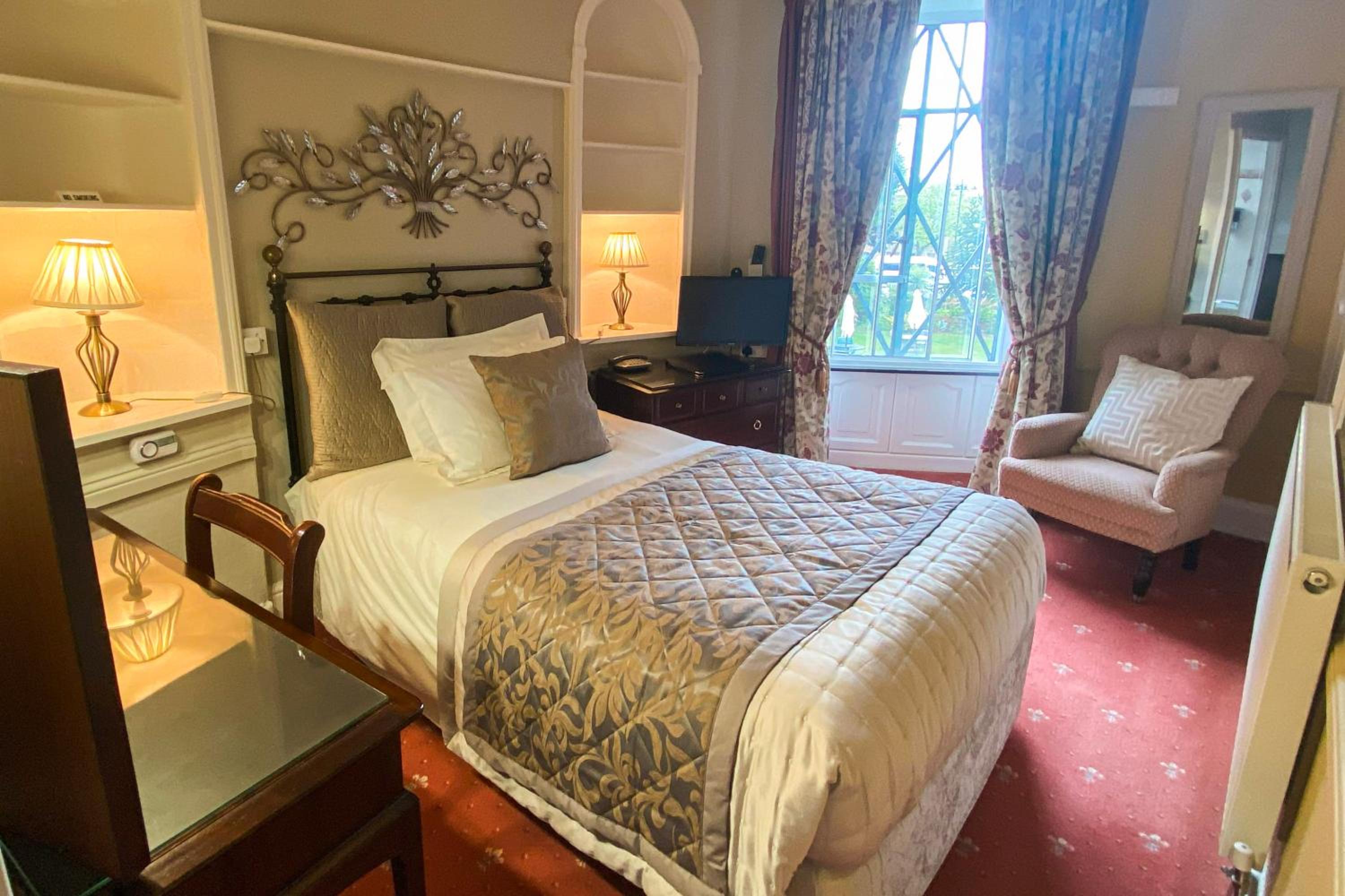 Room 1, single room with garden view, main hotel