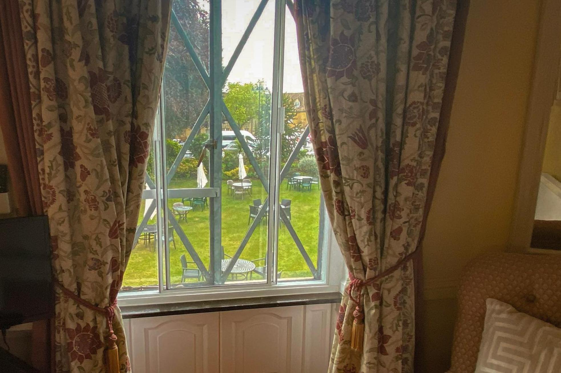 Room 1 - Single Room with Garden View - Main Hotel