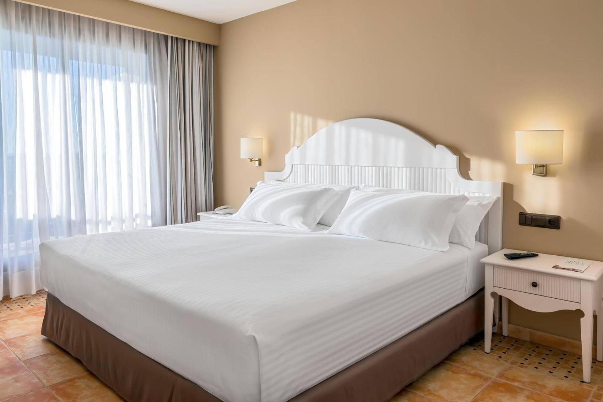 One-Bedroom Deluxe Apartment