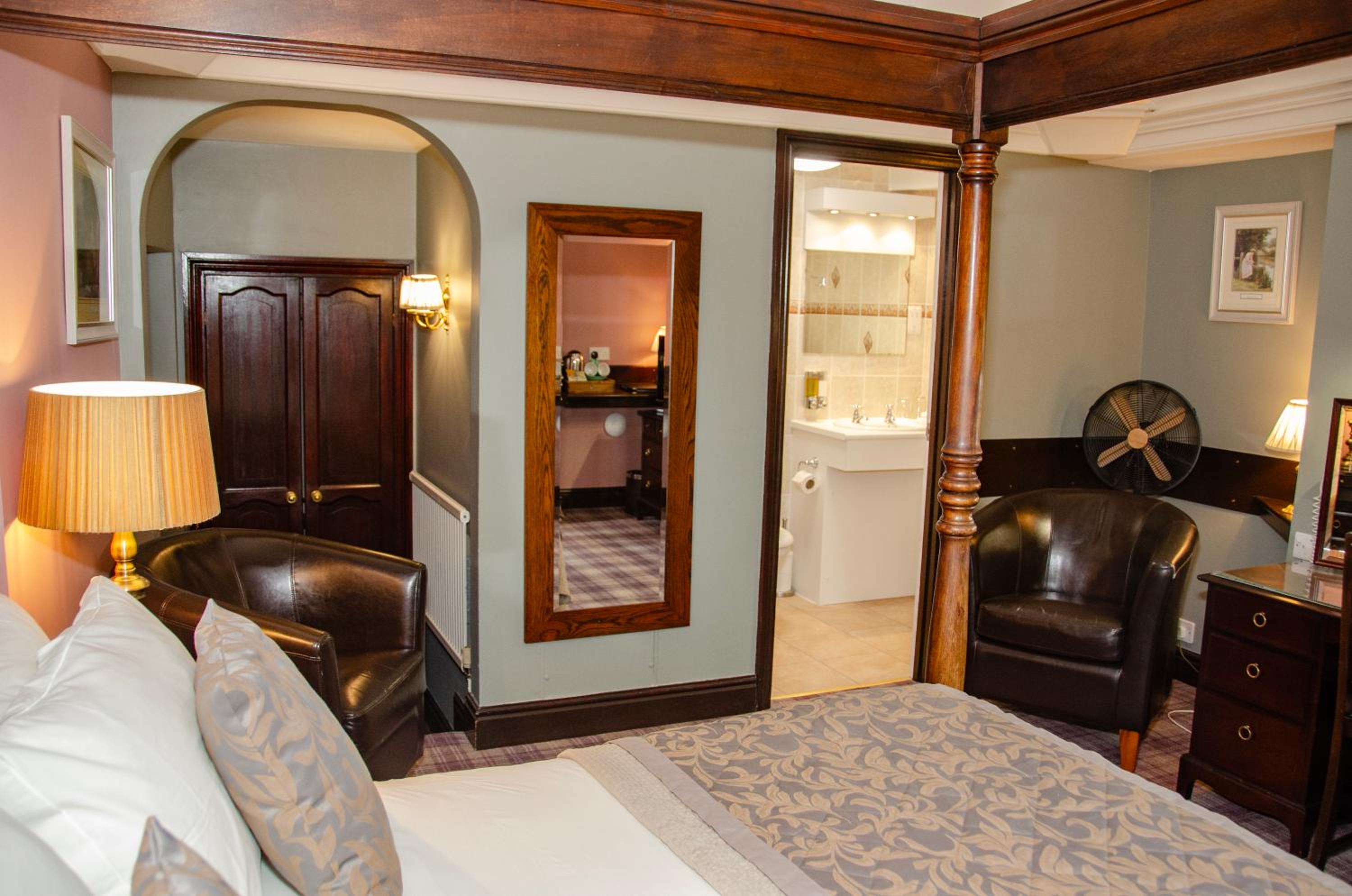 Room 8, four Poster double, Church view