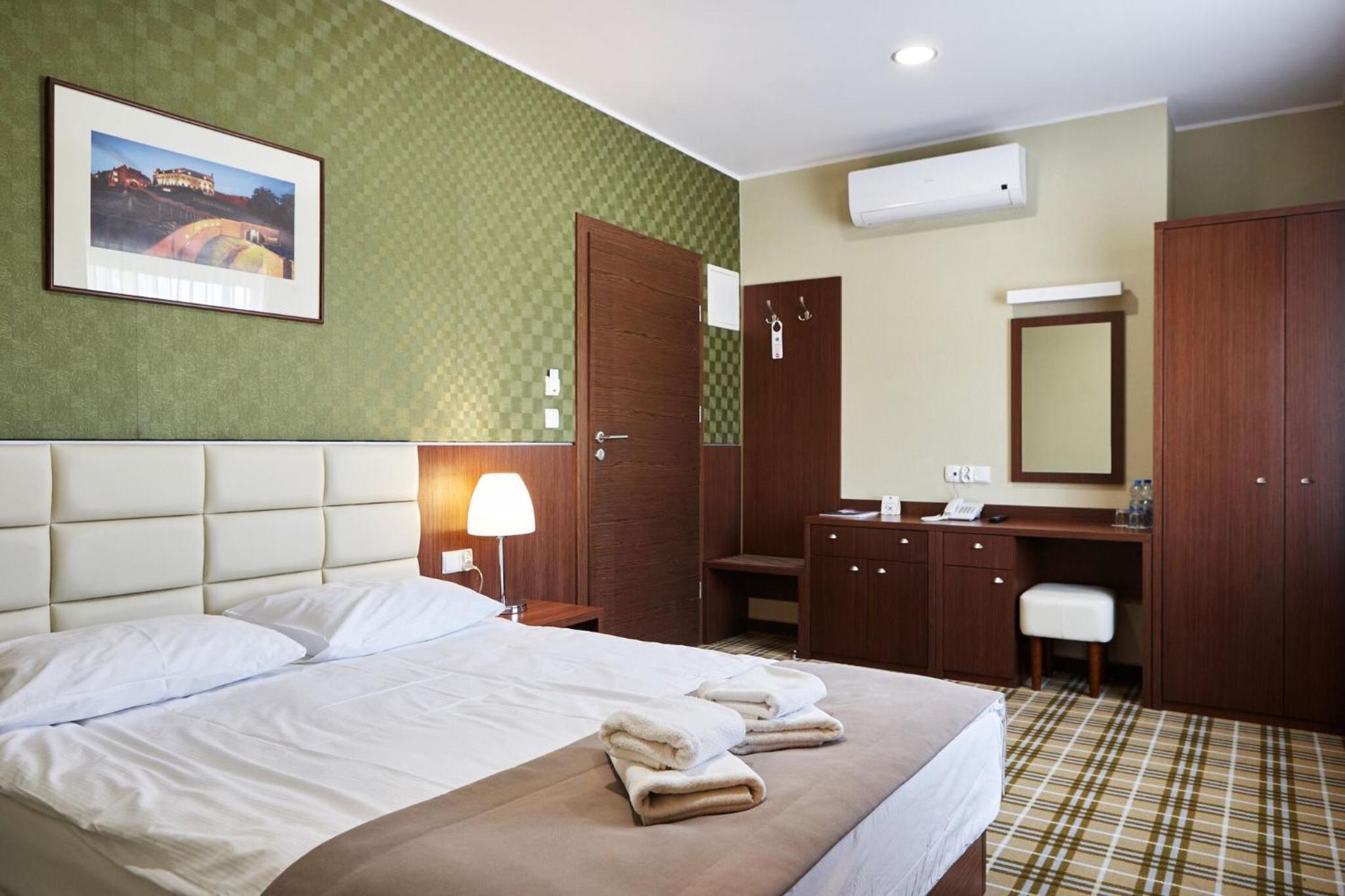 Standard Queen Room - Photo 4