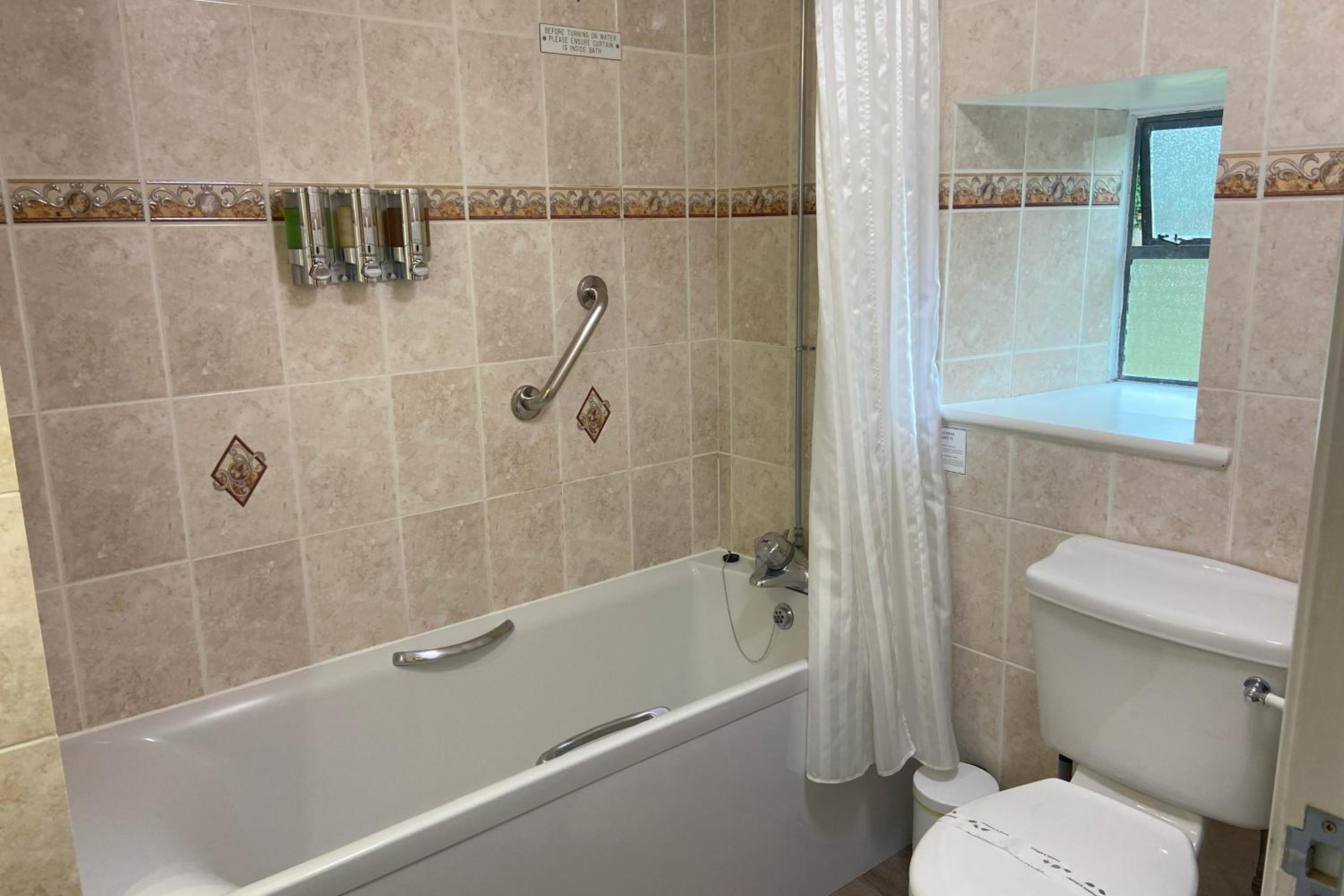 Room 9 - Standard Twin/Double with Church View - Main Hotel