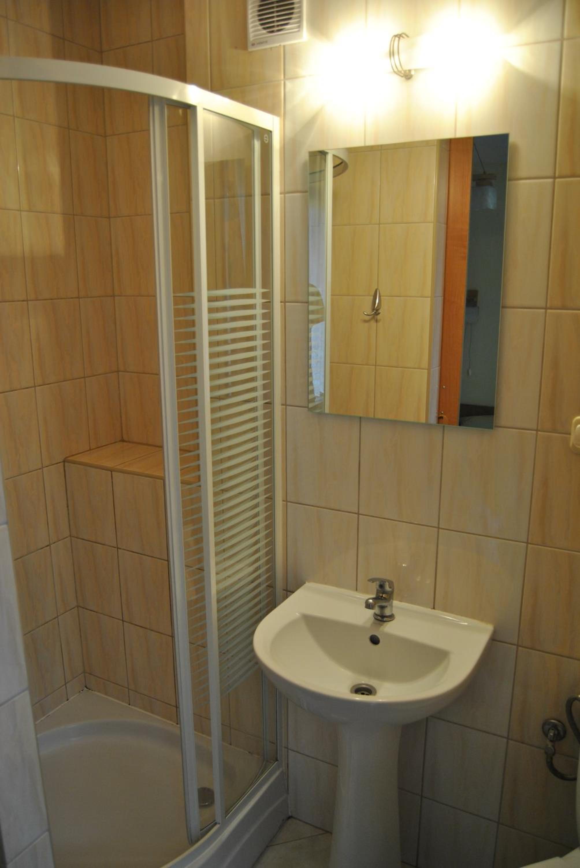 Double Room - Photo 6