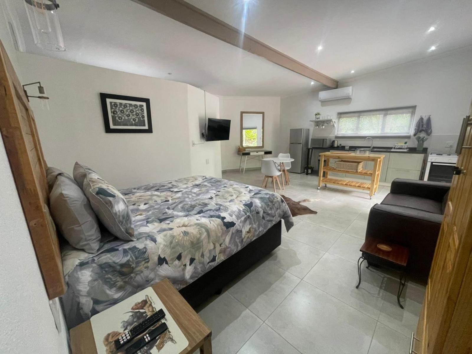 Deluxe One-Bedroom Apartment with Garden View photo 2