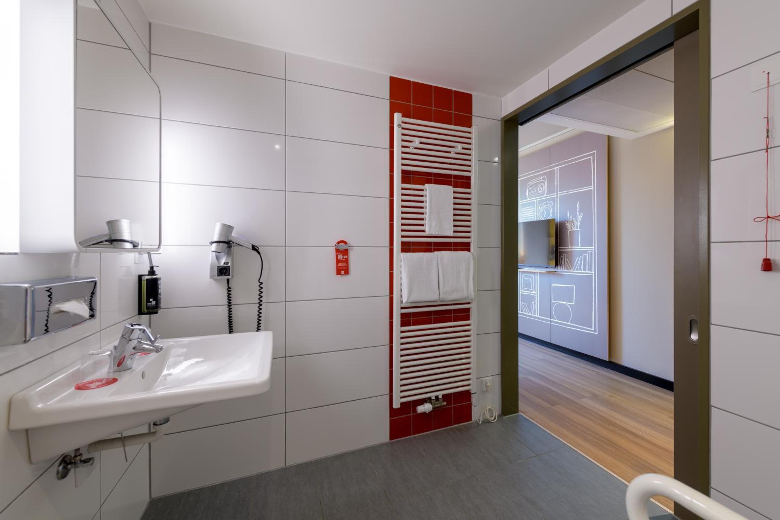 Double Room - Disability Access - Photo 8