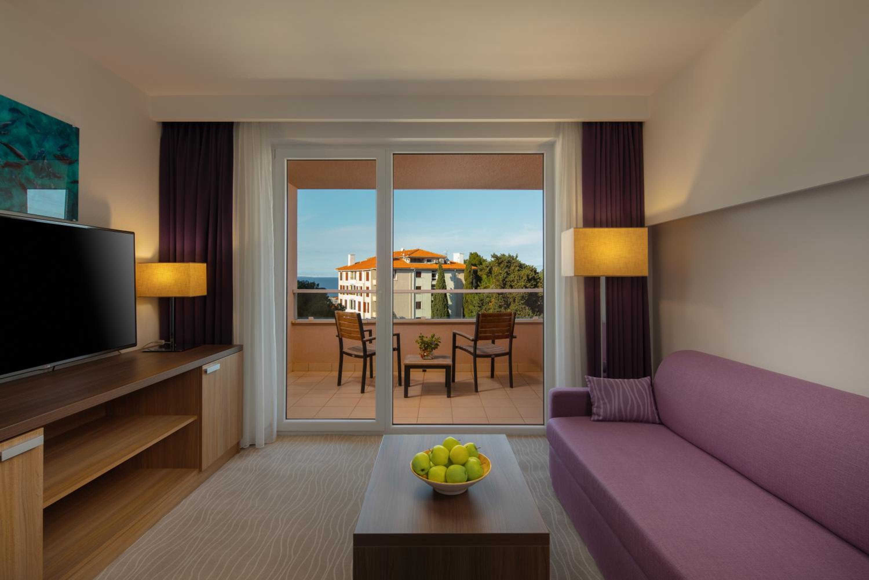 Suite with Balcony and Sea Side - Photo 2