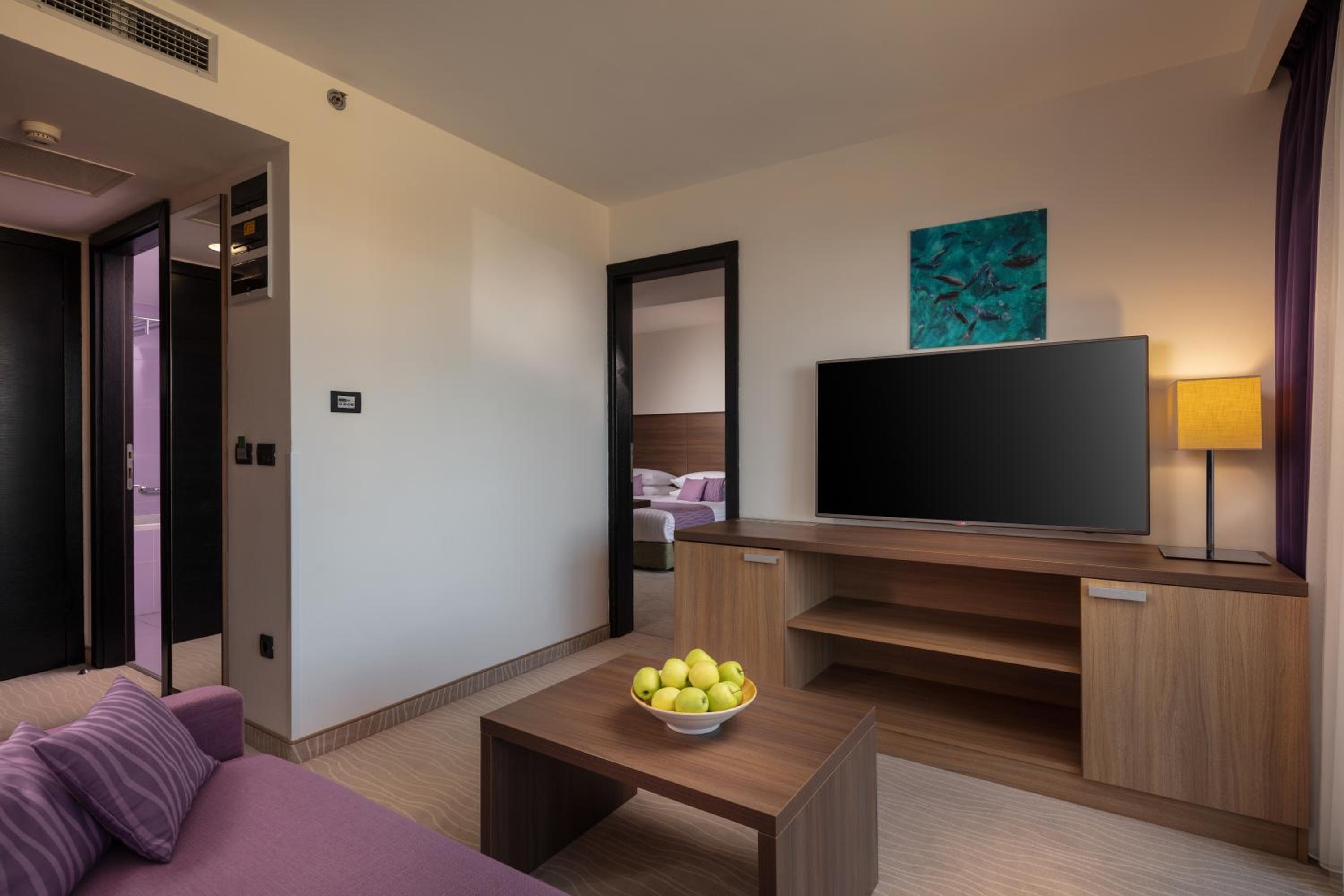 Suite with Balcony and Sea Side - Photo 4
