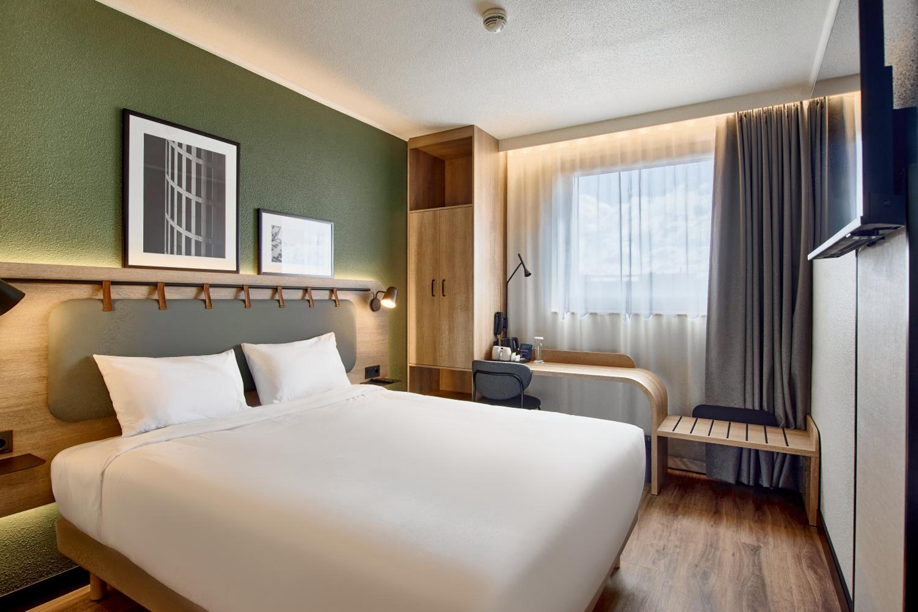 Superior King Room - Photo 5