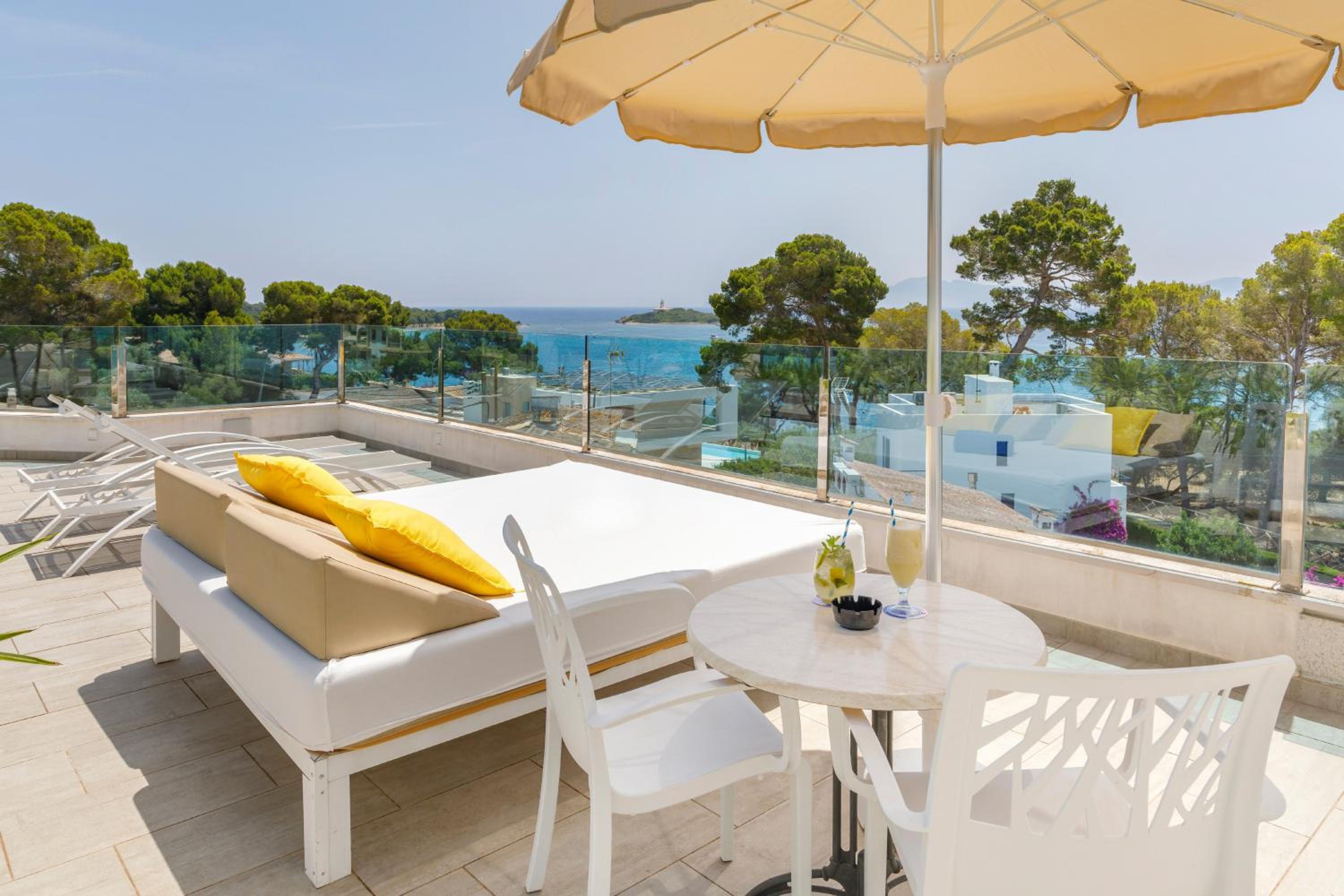 Deluxe Room with Sea View