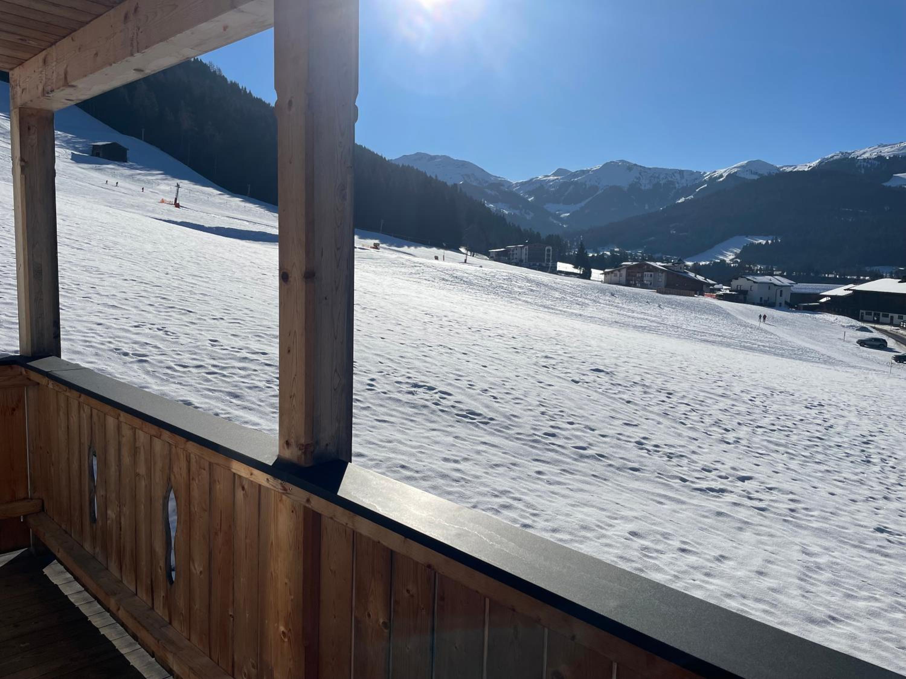 One-Bedroom Apartment with Balcony and Mountain View photo 1