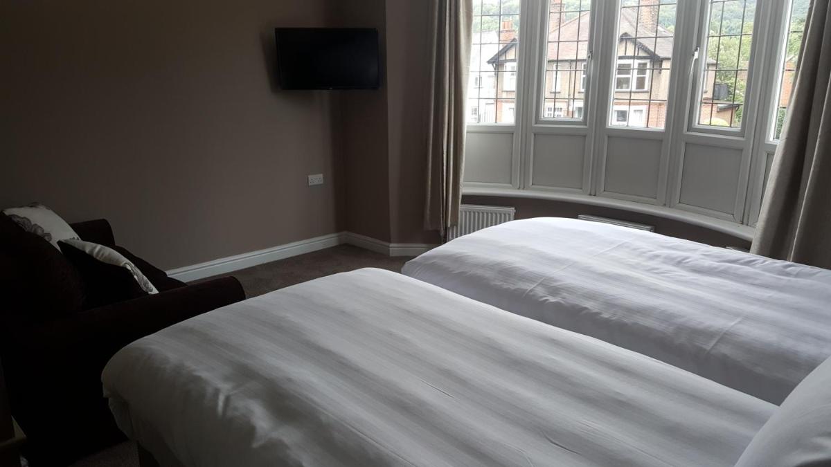 Deluxe King Suite photo 2