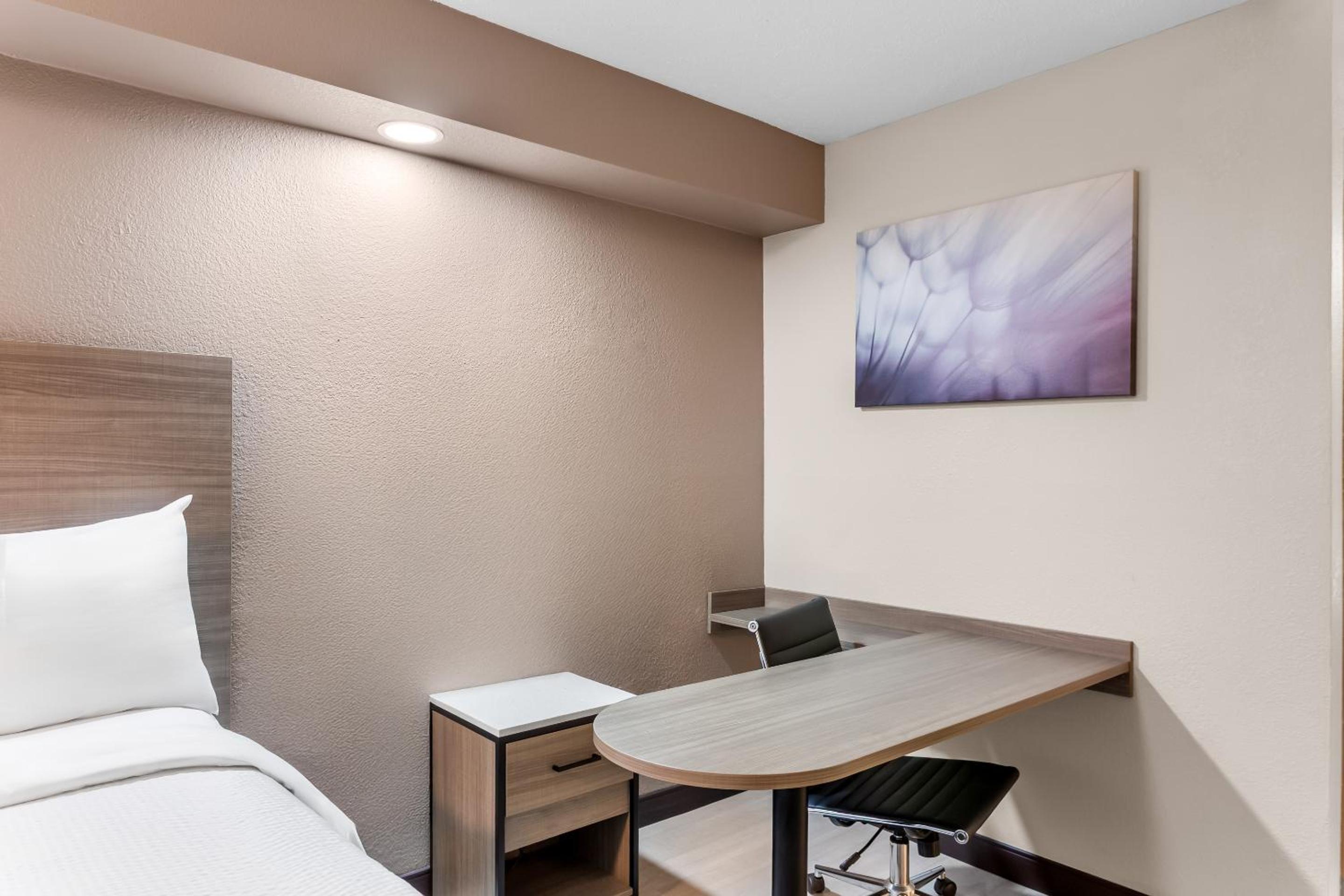 Premium King Room Hypoallergenic Smoke Free (Upgraded Bedding and Snack Box) - Photo 3