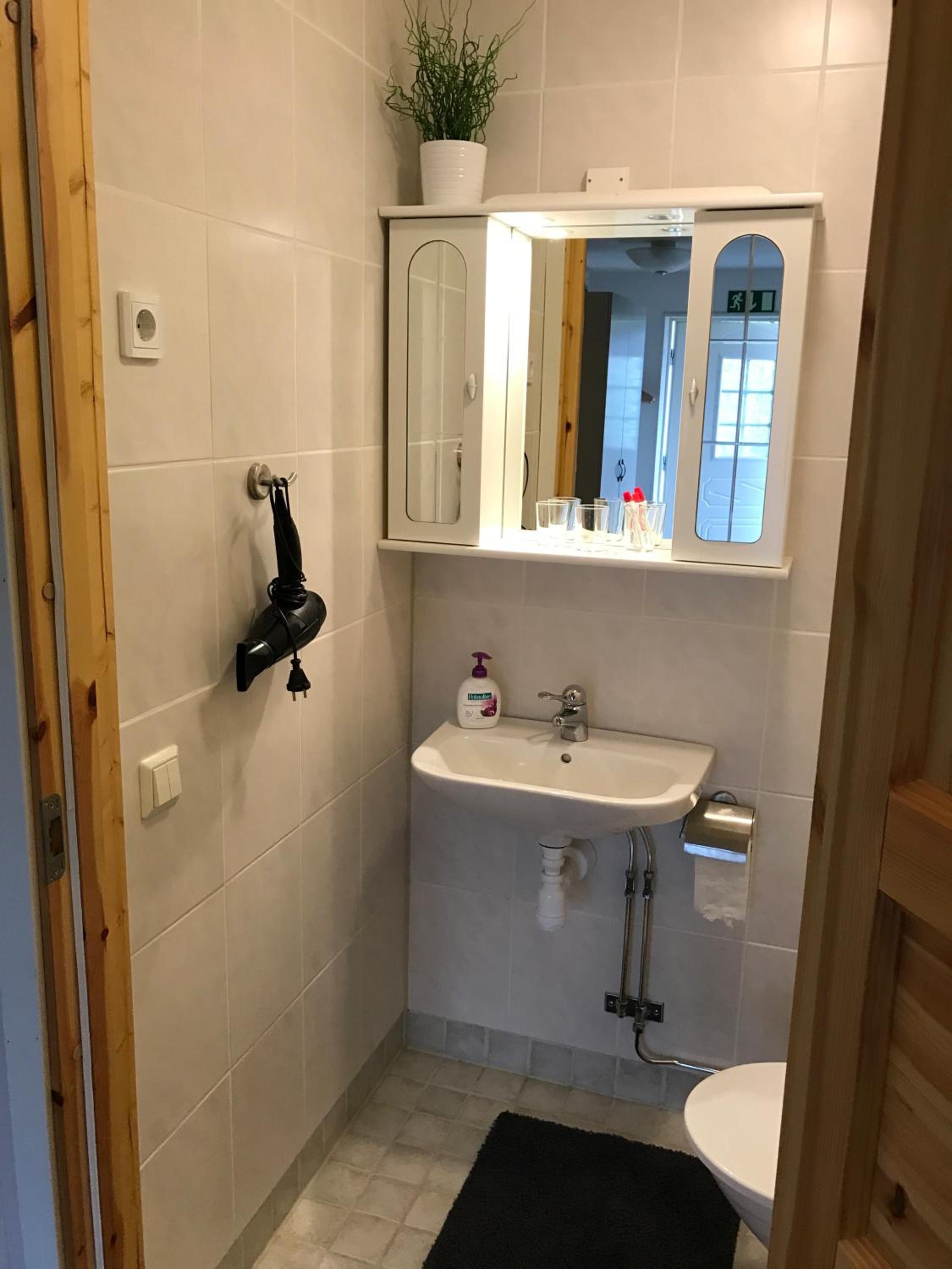 Twin Room with Shared Bathroom photo 2