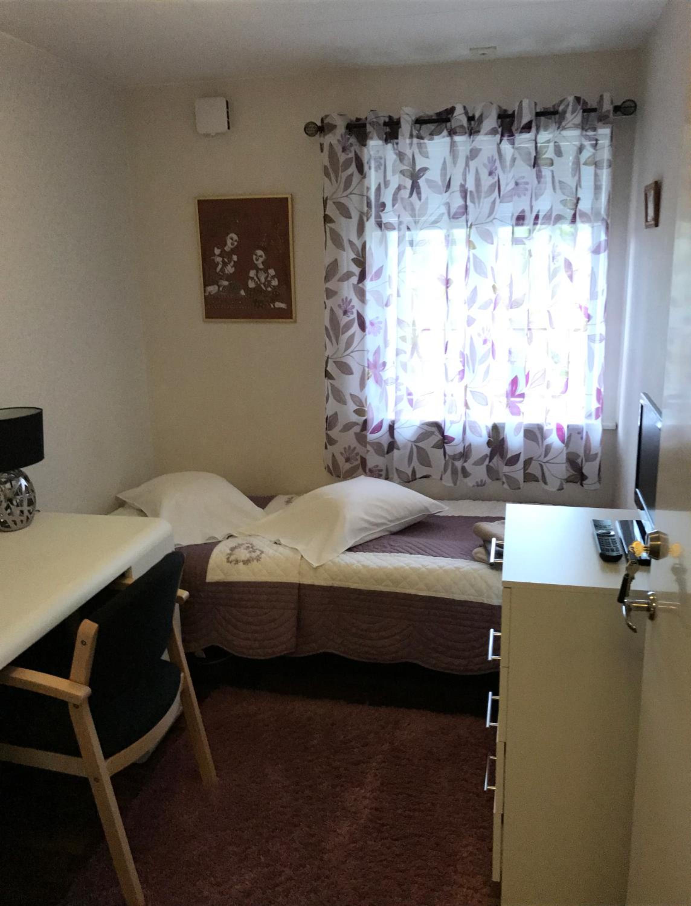 Single Room with Shared Bathroom photo 1