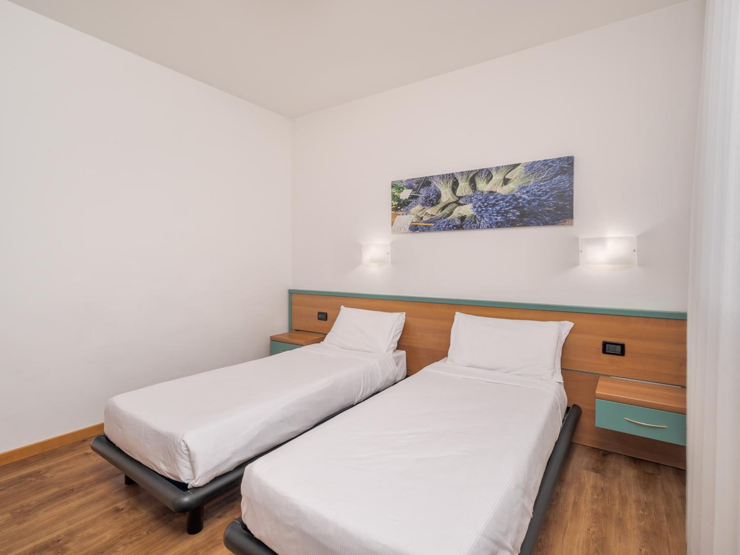 Standard Twin Room - Photo 3
