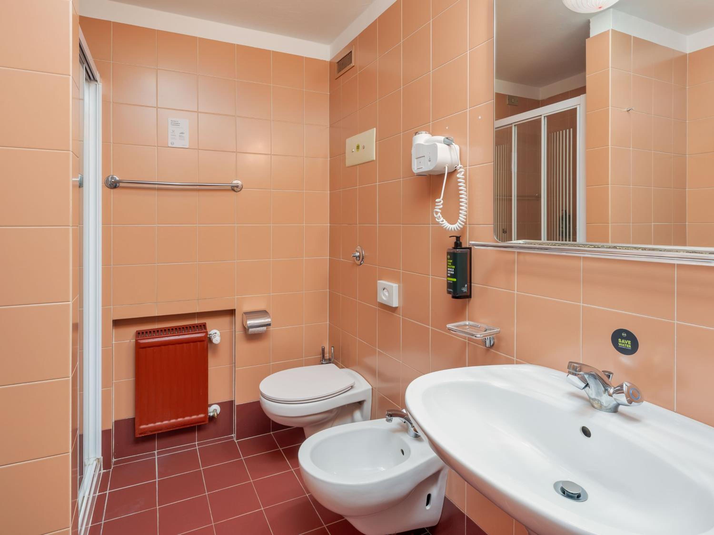 Standard Twin Room - Photo 4