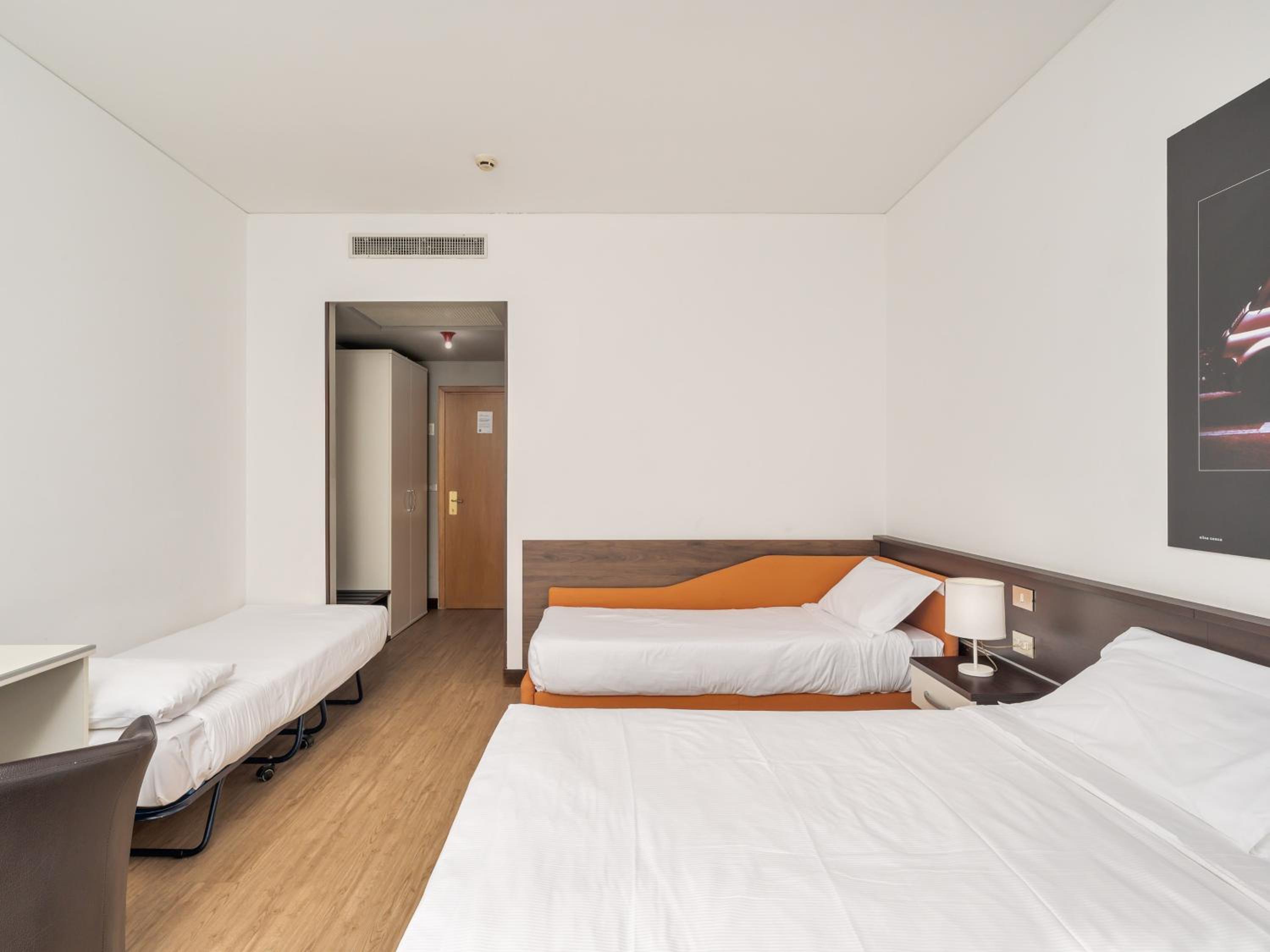 Quadruple Room - Photo 2