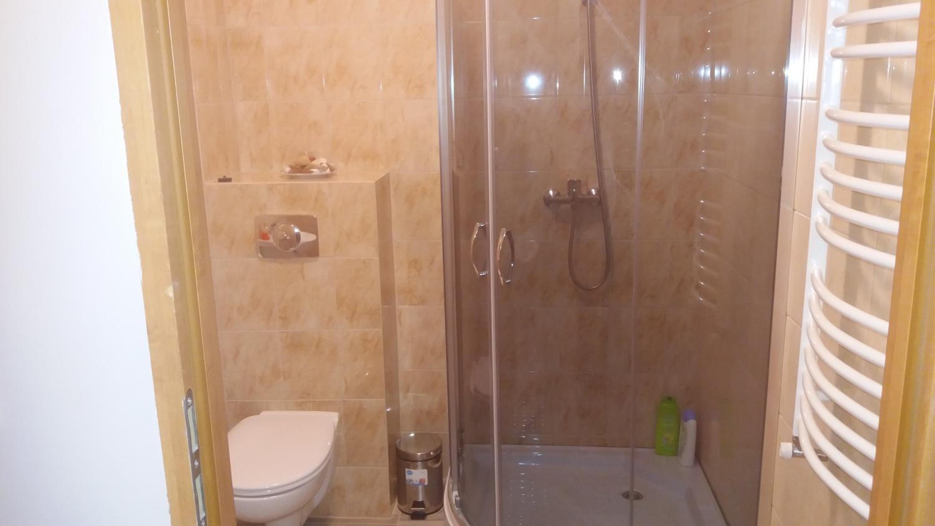 Twin Room with Private Bathroom photo 2