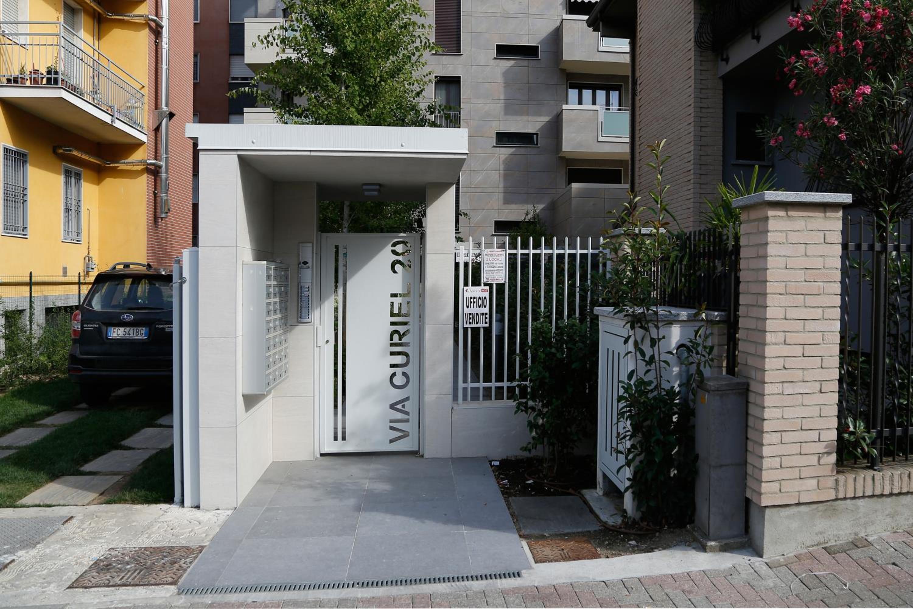 Three-Bedroom Apartment with View photo 2