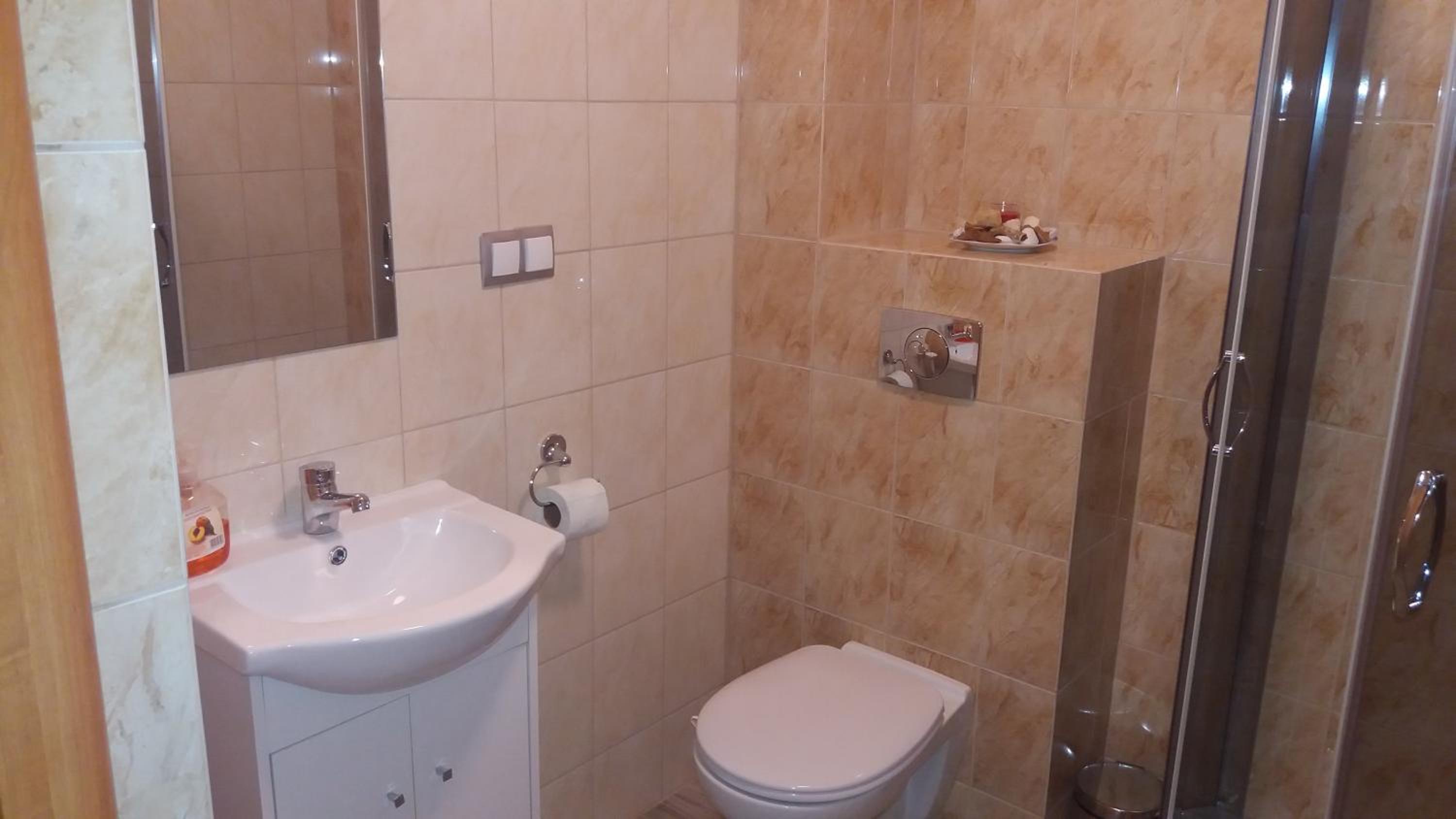 Twin Room with Private Bathroom - Photo 2