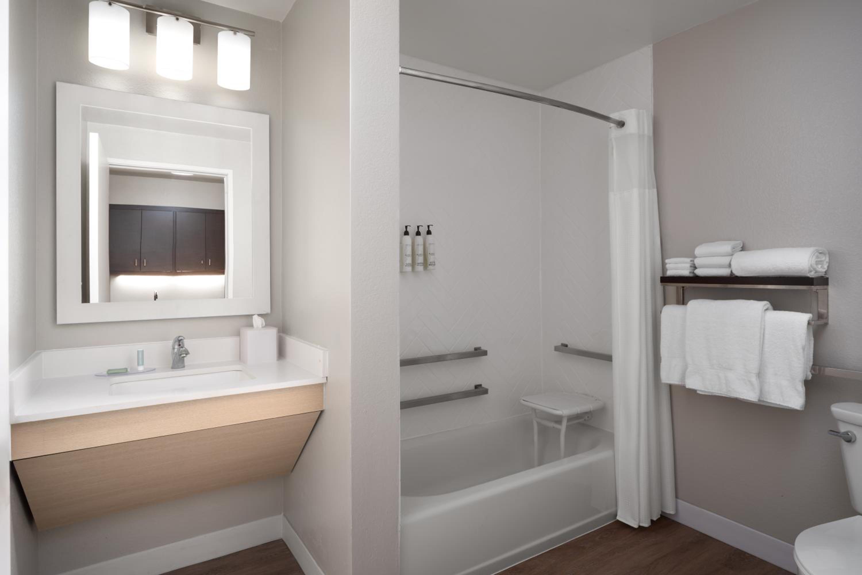Studio with Two Queen Beds - Hearing Accessible photo 1
