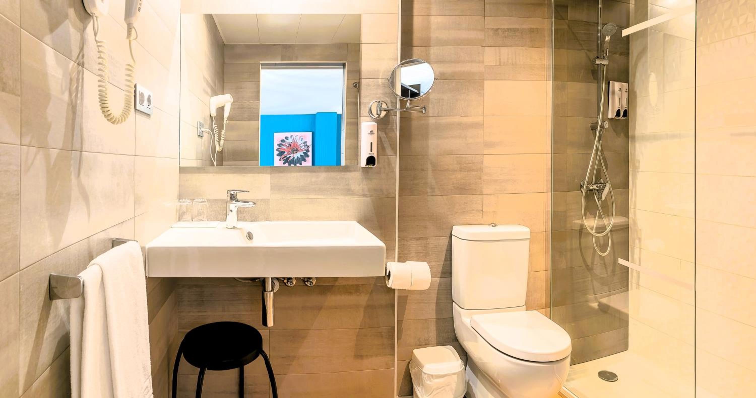 Junior Suite (2 Adults + 1 Child) - Photo 3