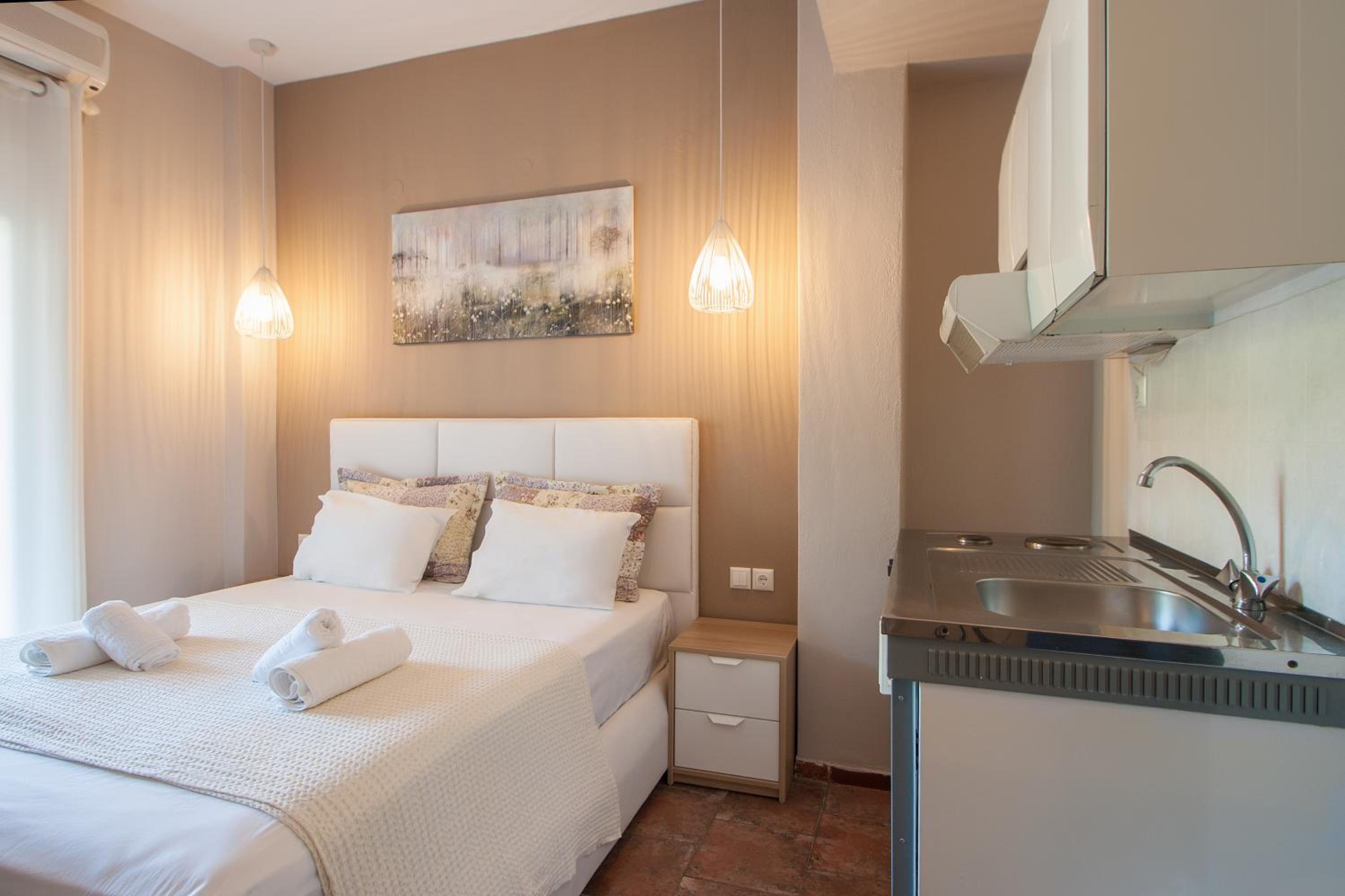 Budget Double Room photo 2