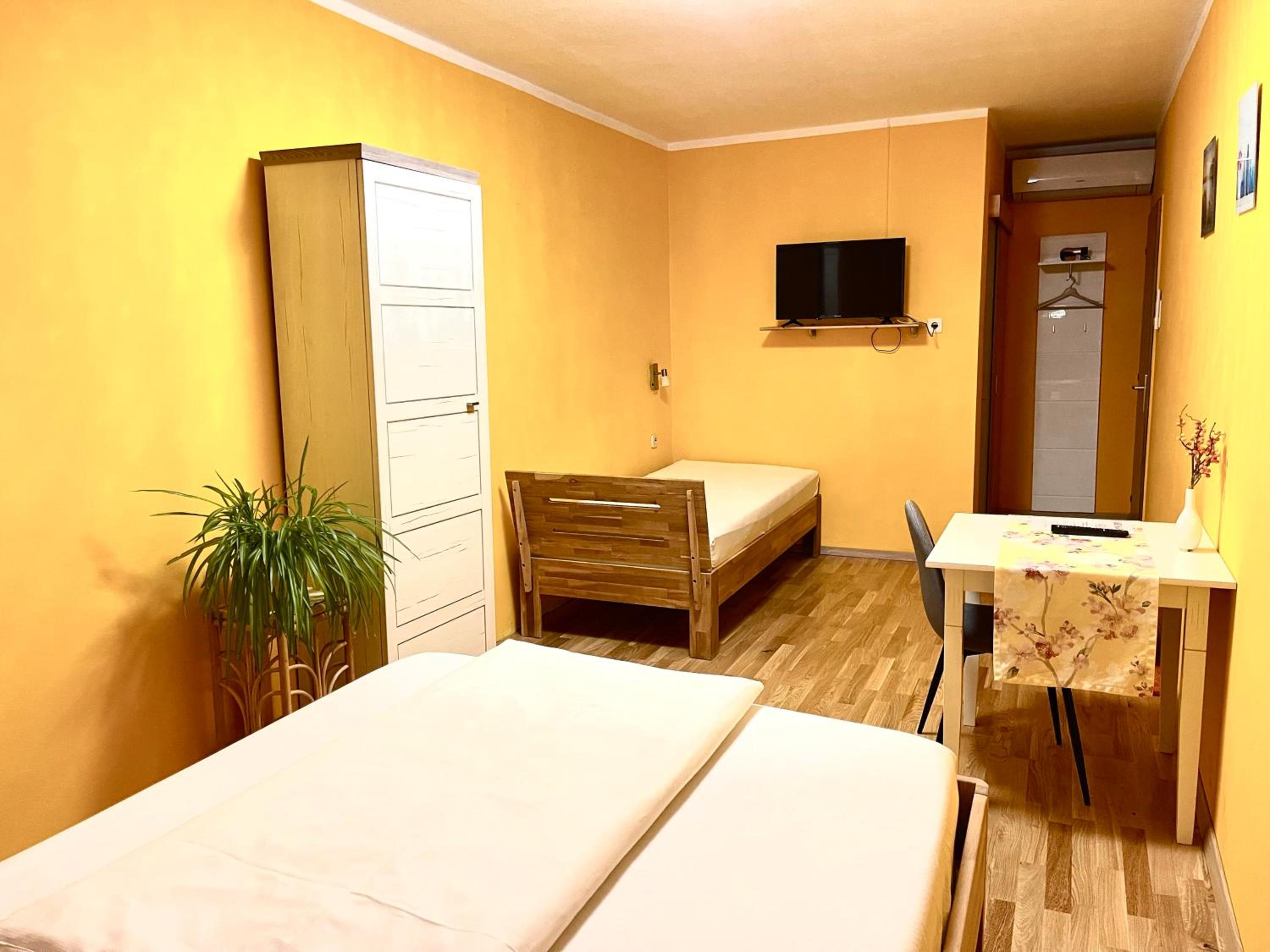 Twin Room with Bathroom photo 3