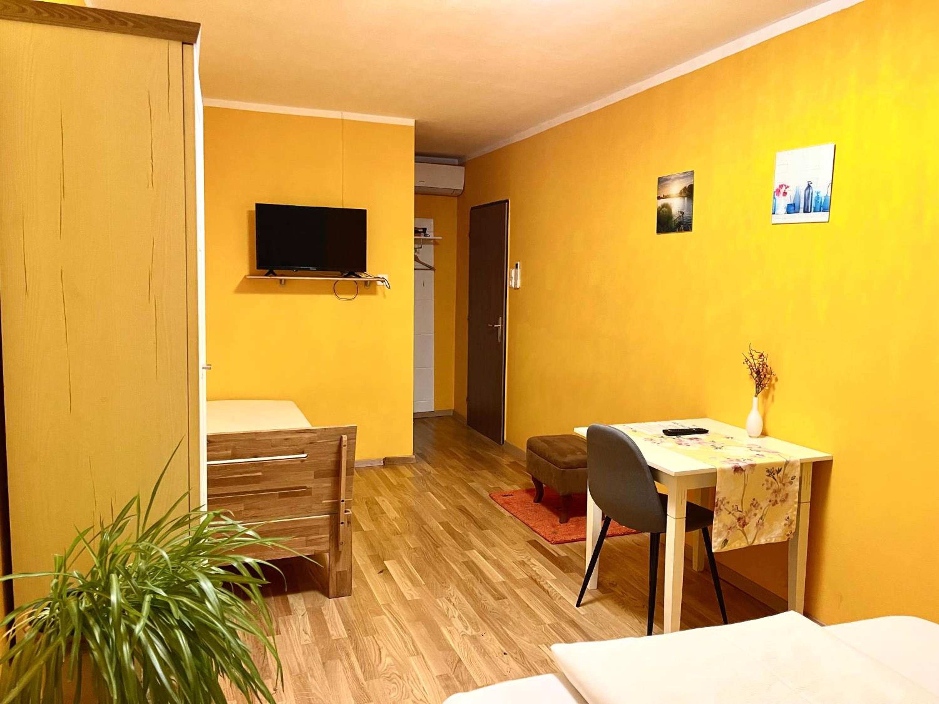 Twin Room with Bathroom photo 2