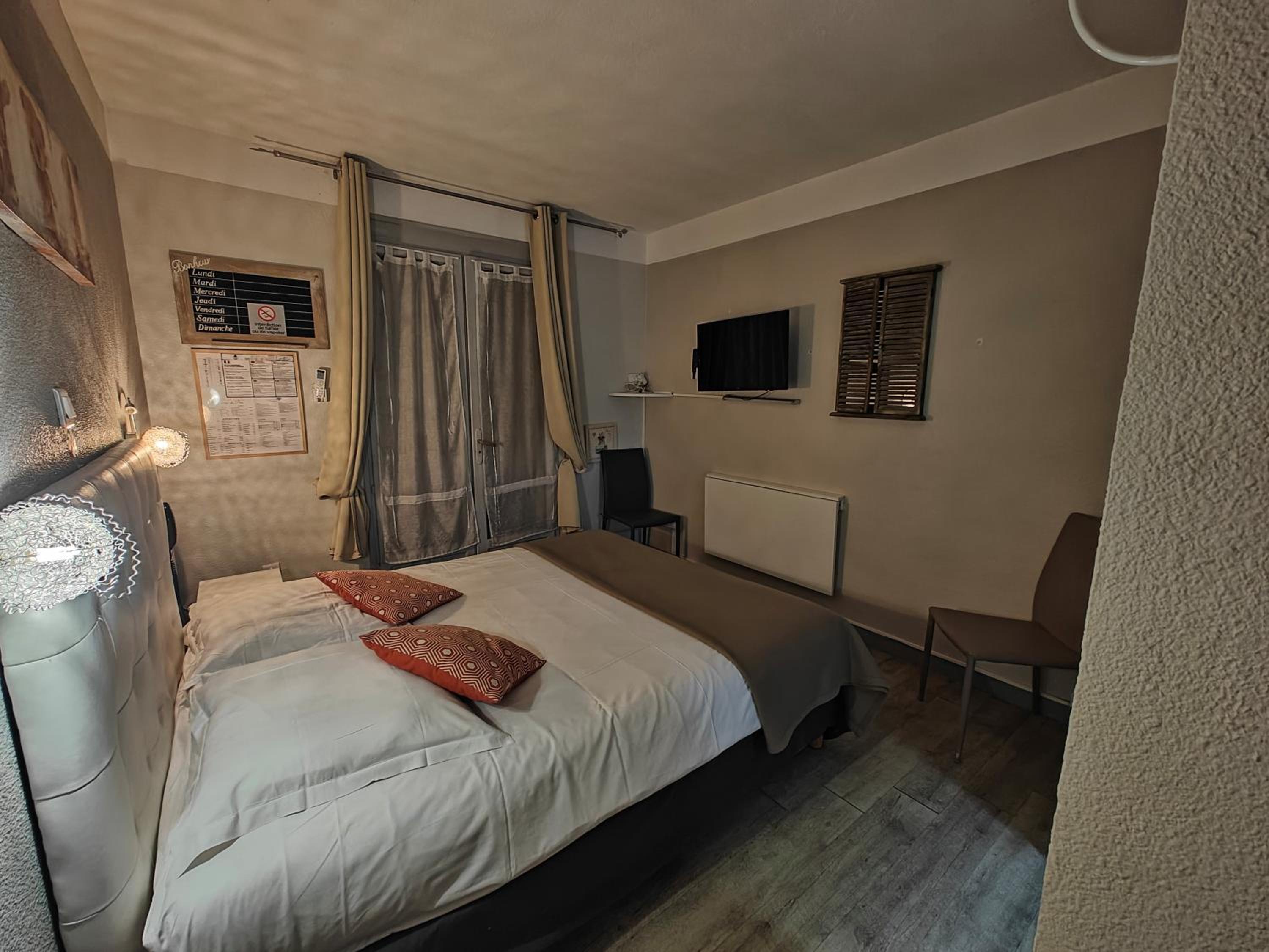 Standard Double Room photo 3