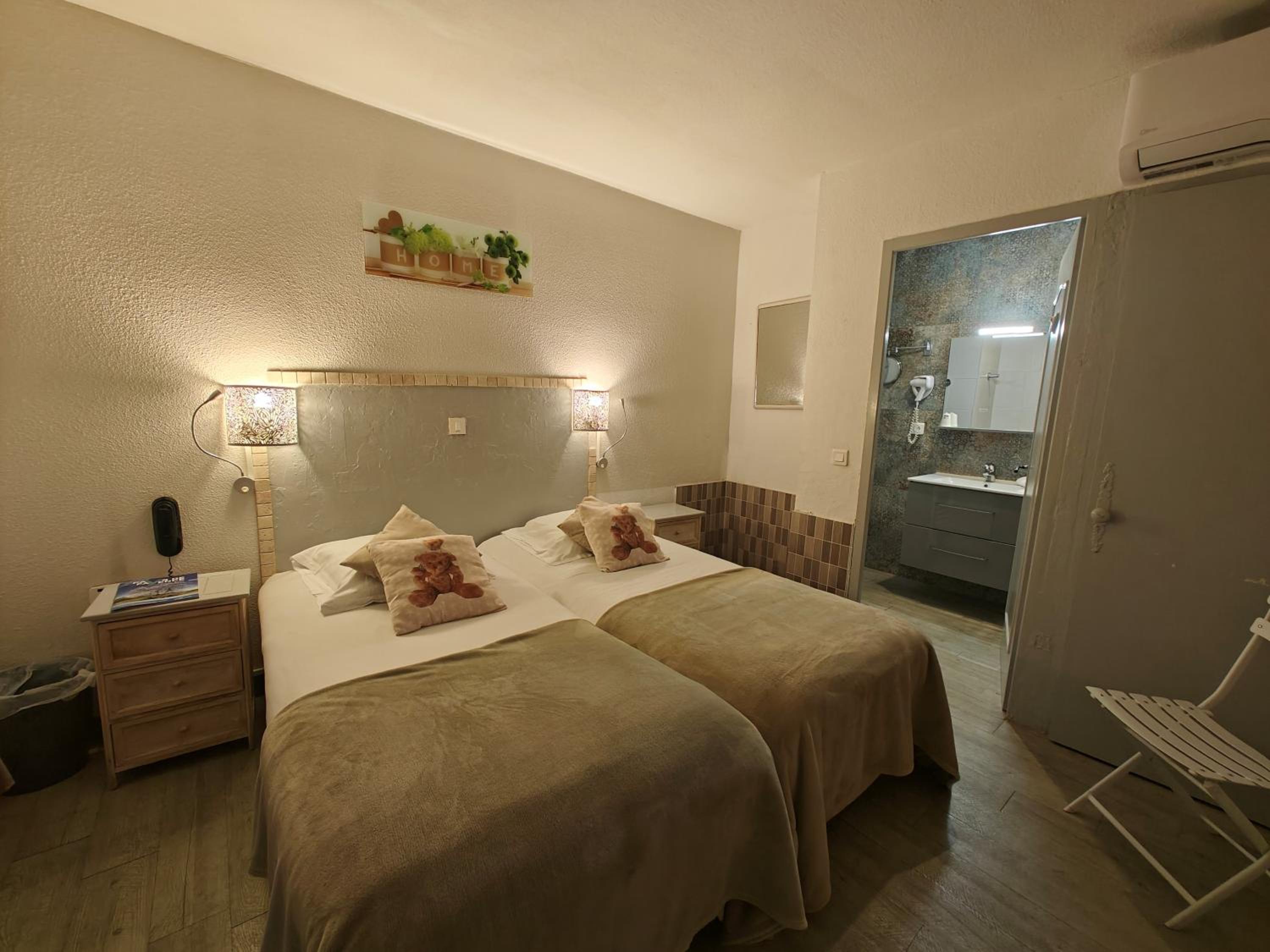 Standard Double Room photo 1