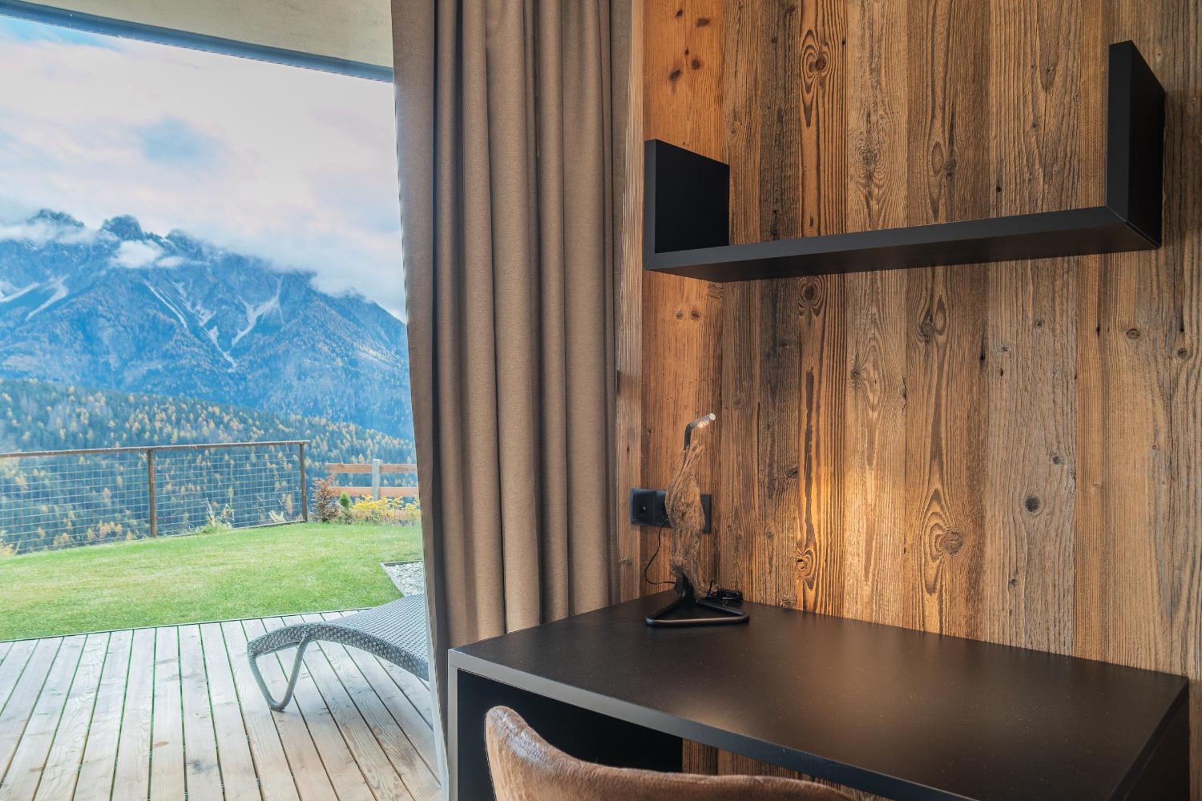 Apartment with Mountain View photo 3