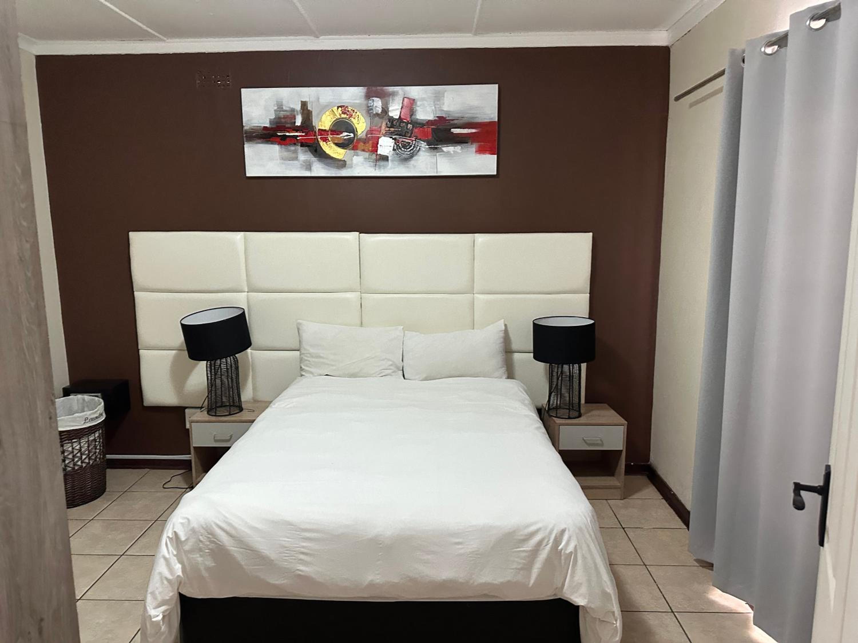 Budget Double Room photo 3