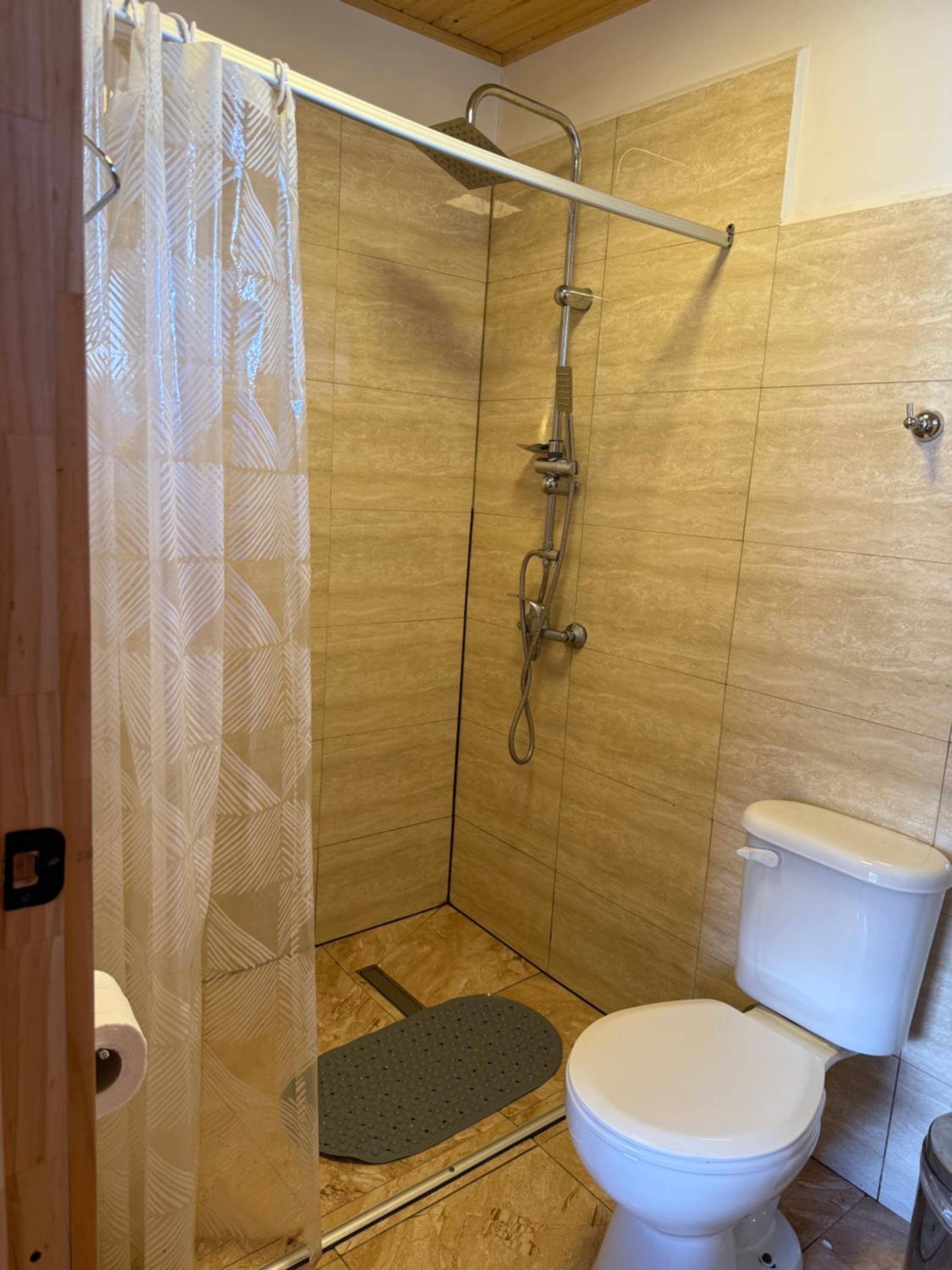 Quadruple Room with Private Bathroom photo 2