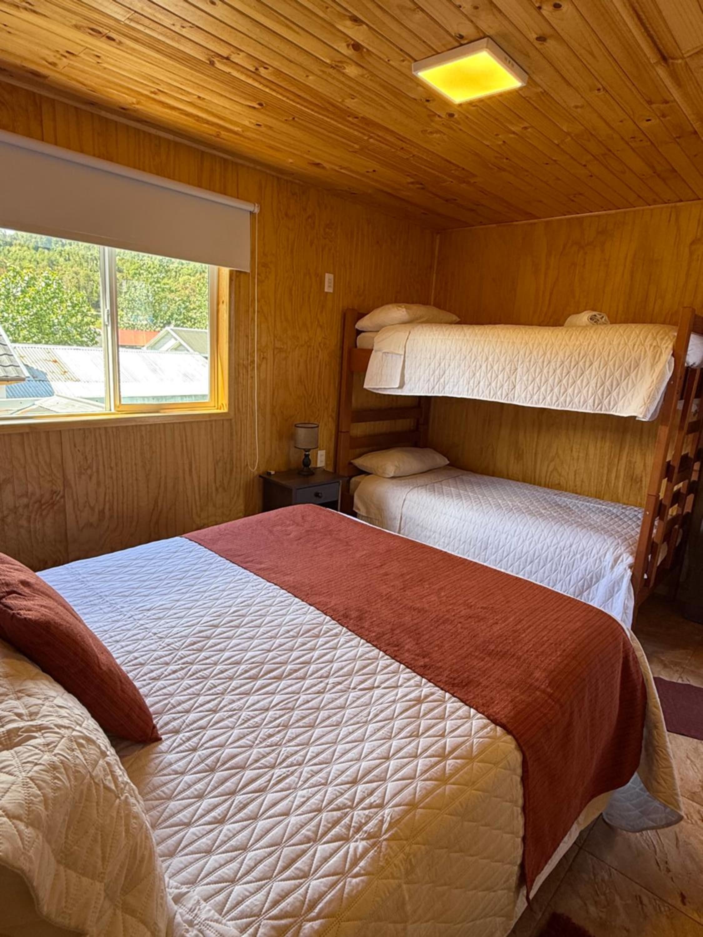 Quadruple Room with Private Bathroom photo 1