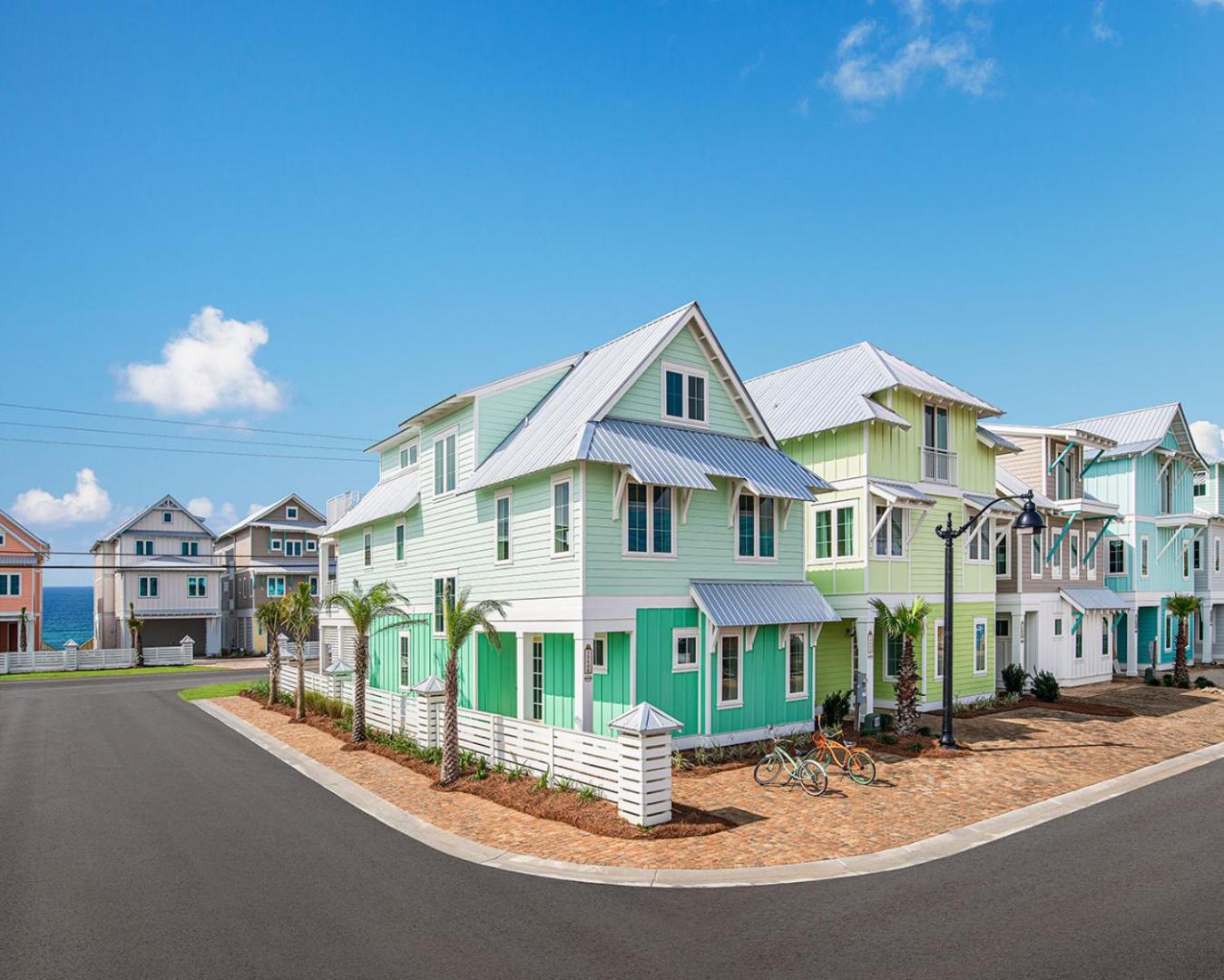 7 Bedroom Daydreamin' Waterside Retreat with Partial Gulf View photo 1