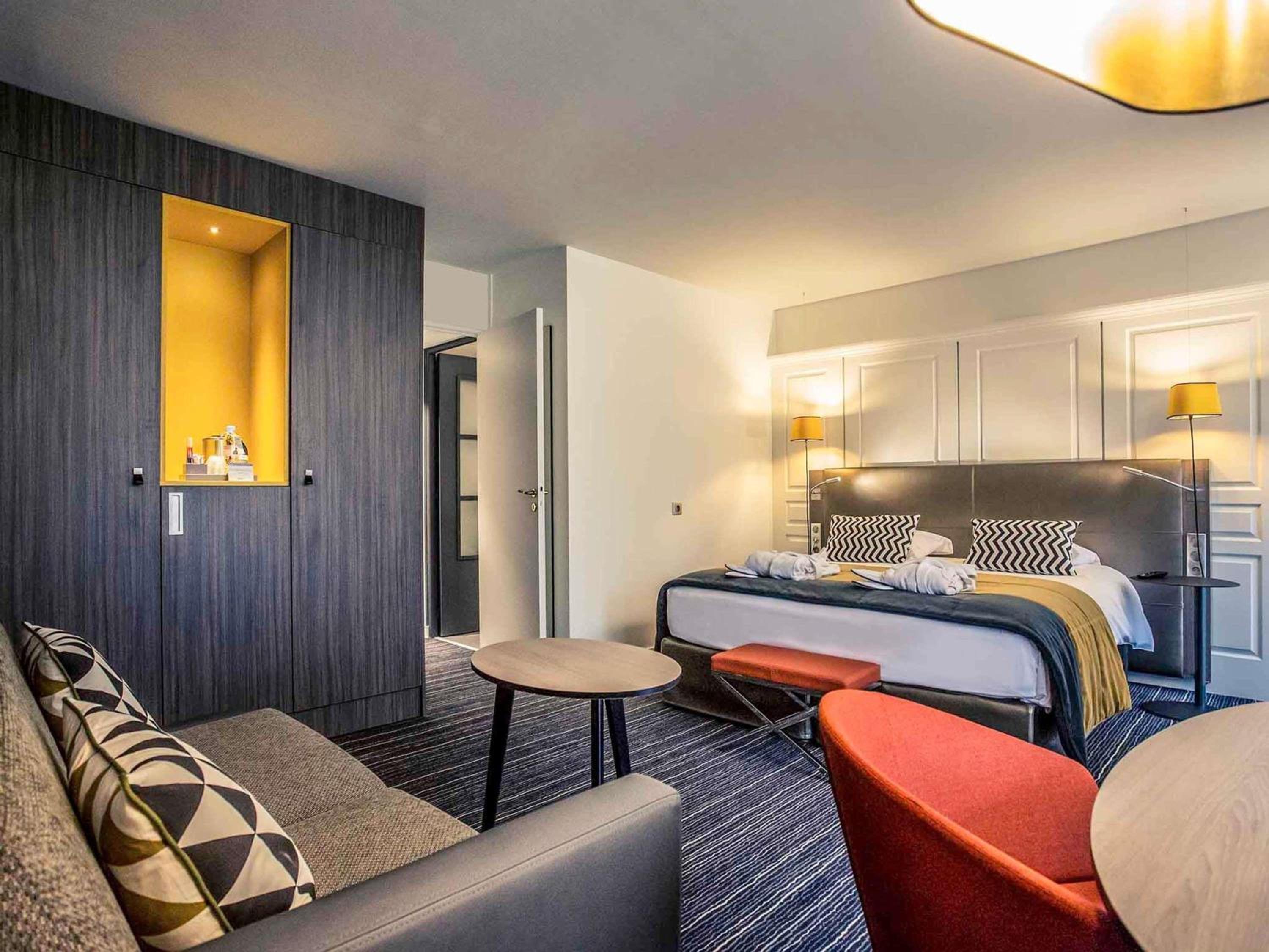 Privilege Room with One Double Bed and Sofa - Photo 3