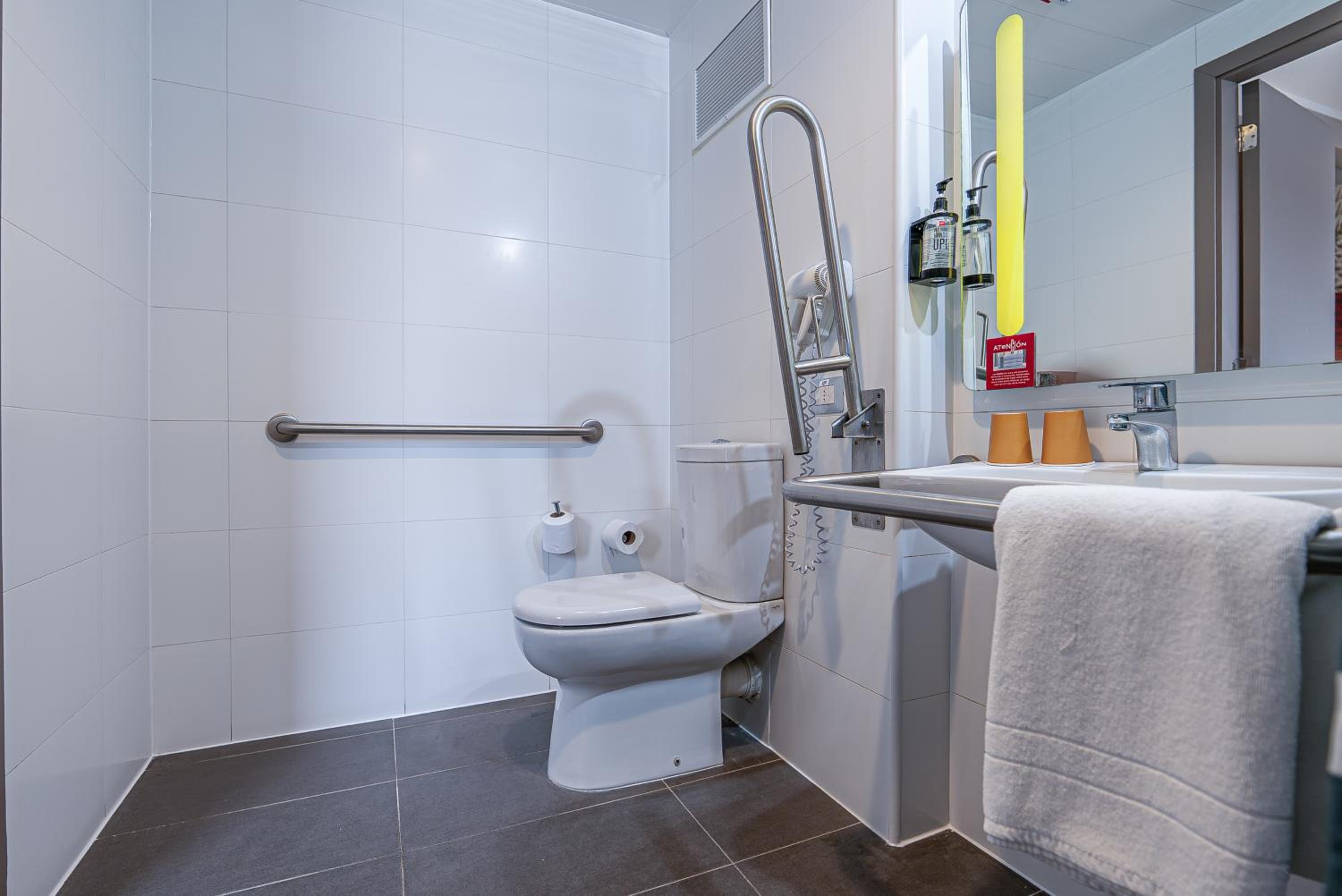 Standard Room - Mobility Accessible photo 2