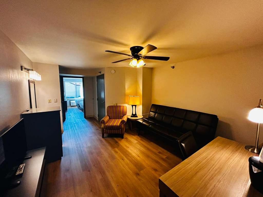 One-Bedroom Suite photo 2