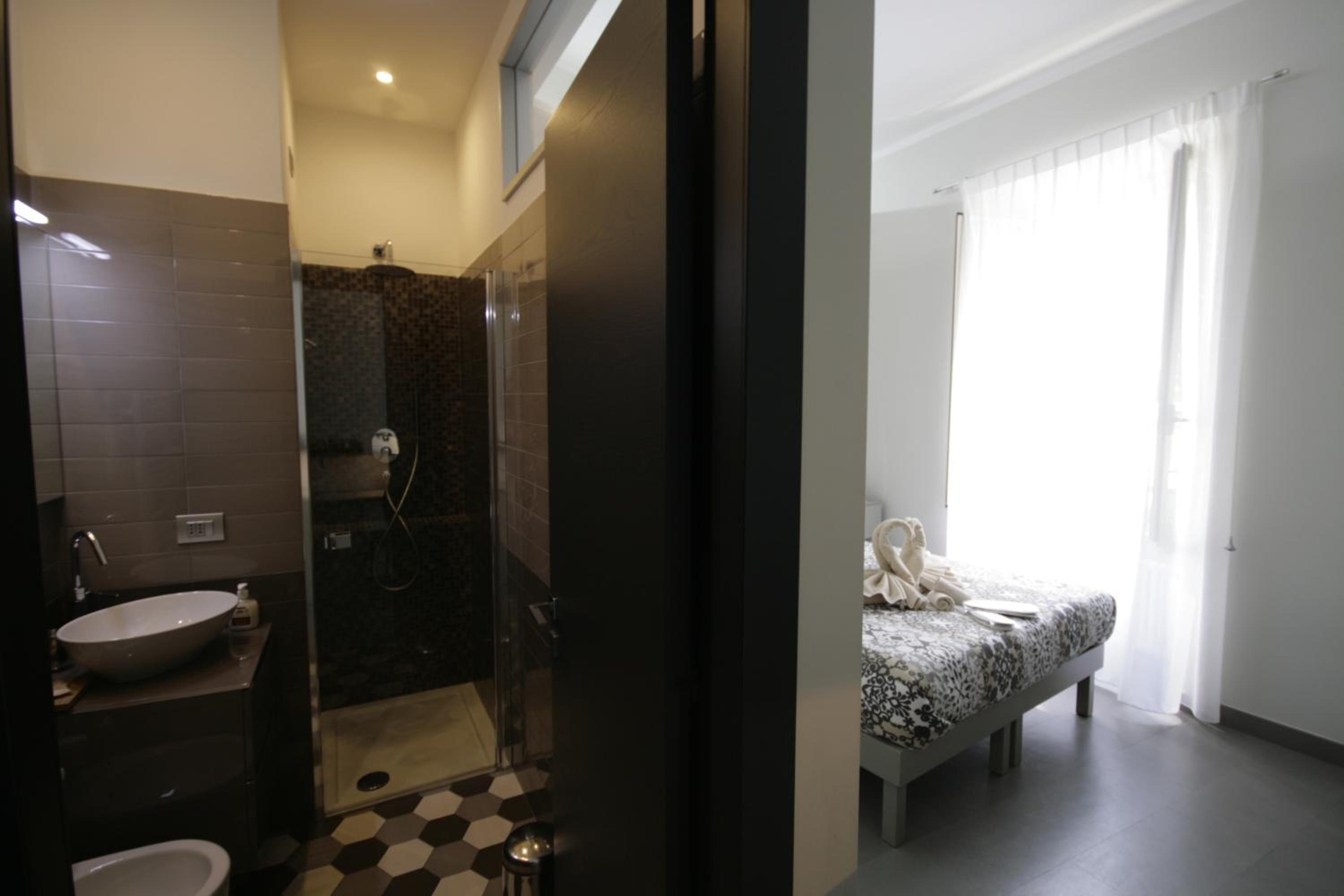 Double Room with Private Bathroom photo 3