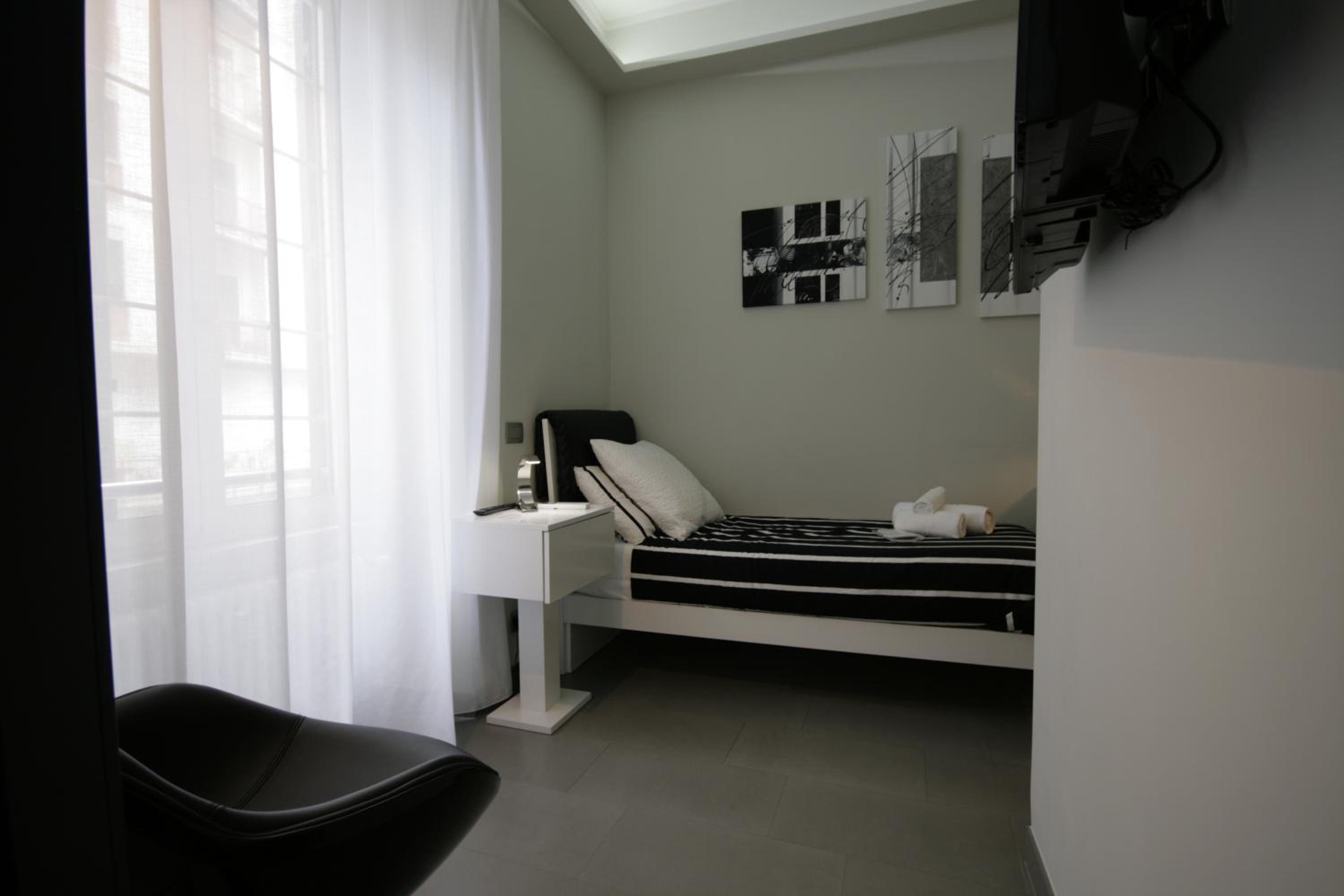 Single Room with Private Bathroom photo 1