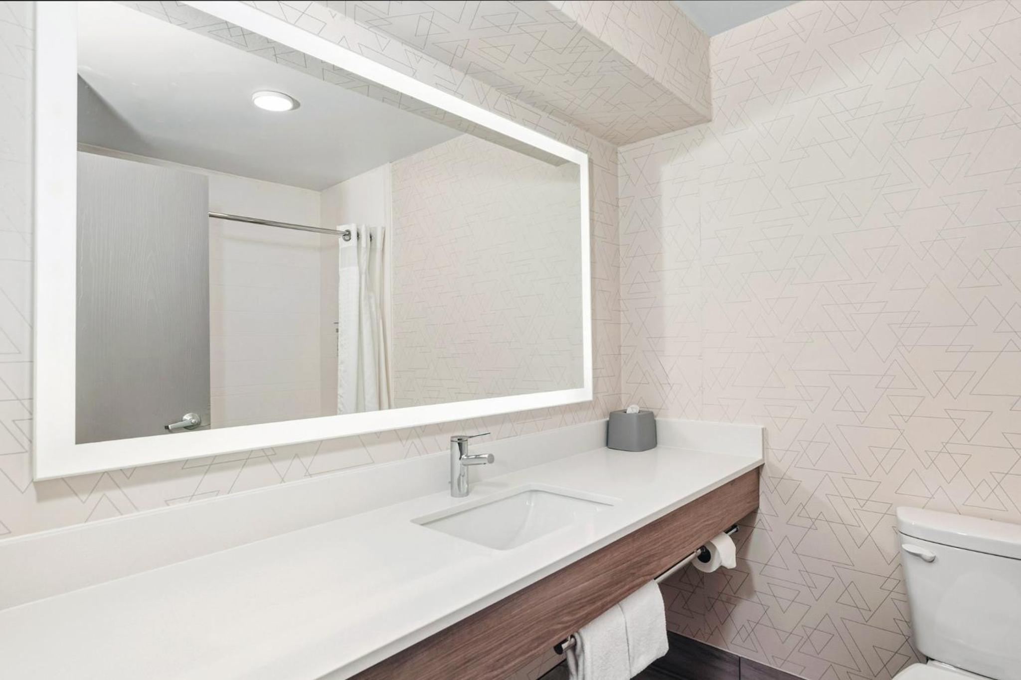 King Room - Mobility Access/Hearing Accessible photo 3
