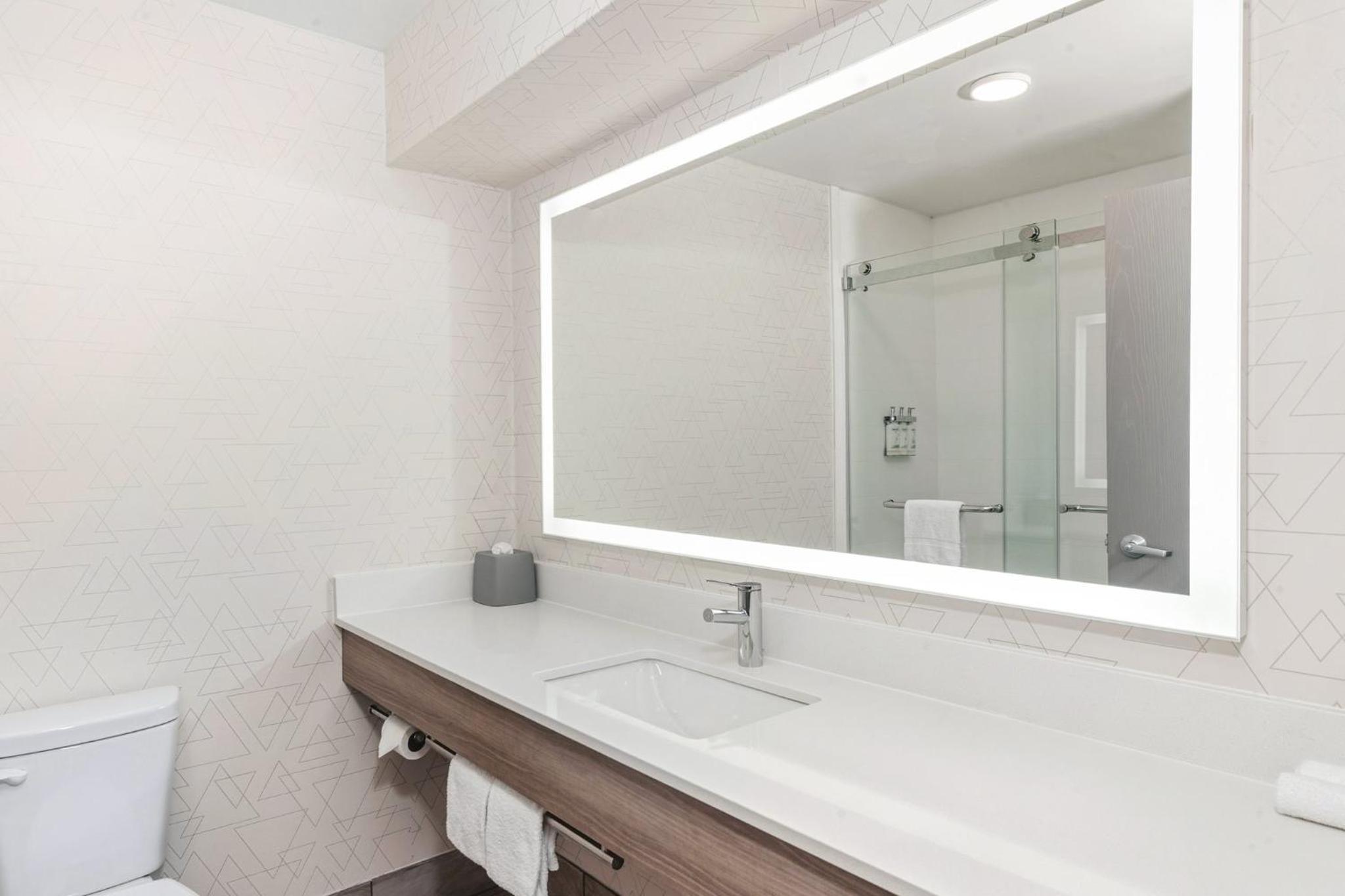 King Room - Mobility Access/Hearing Accessible photo 1