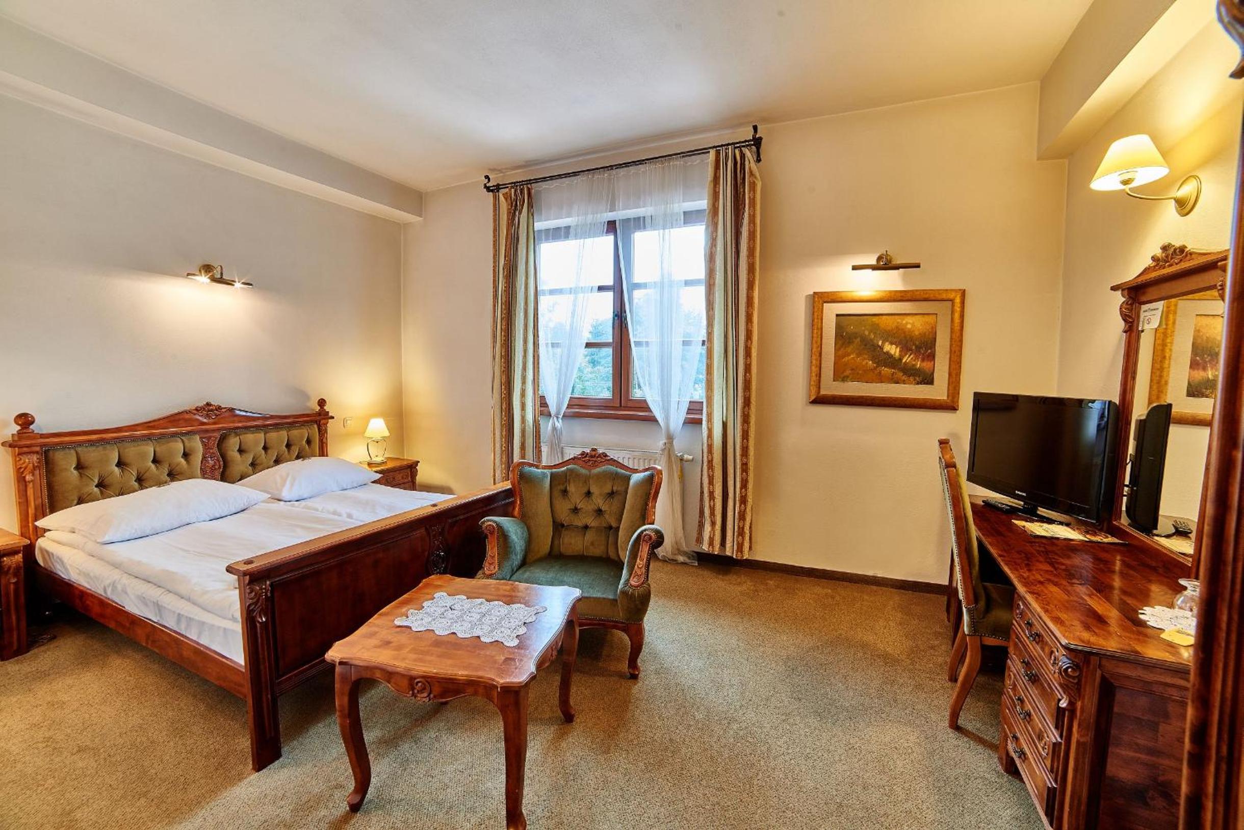 Double or Twin Room - Photo 8