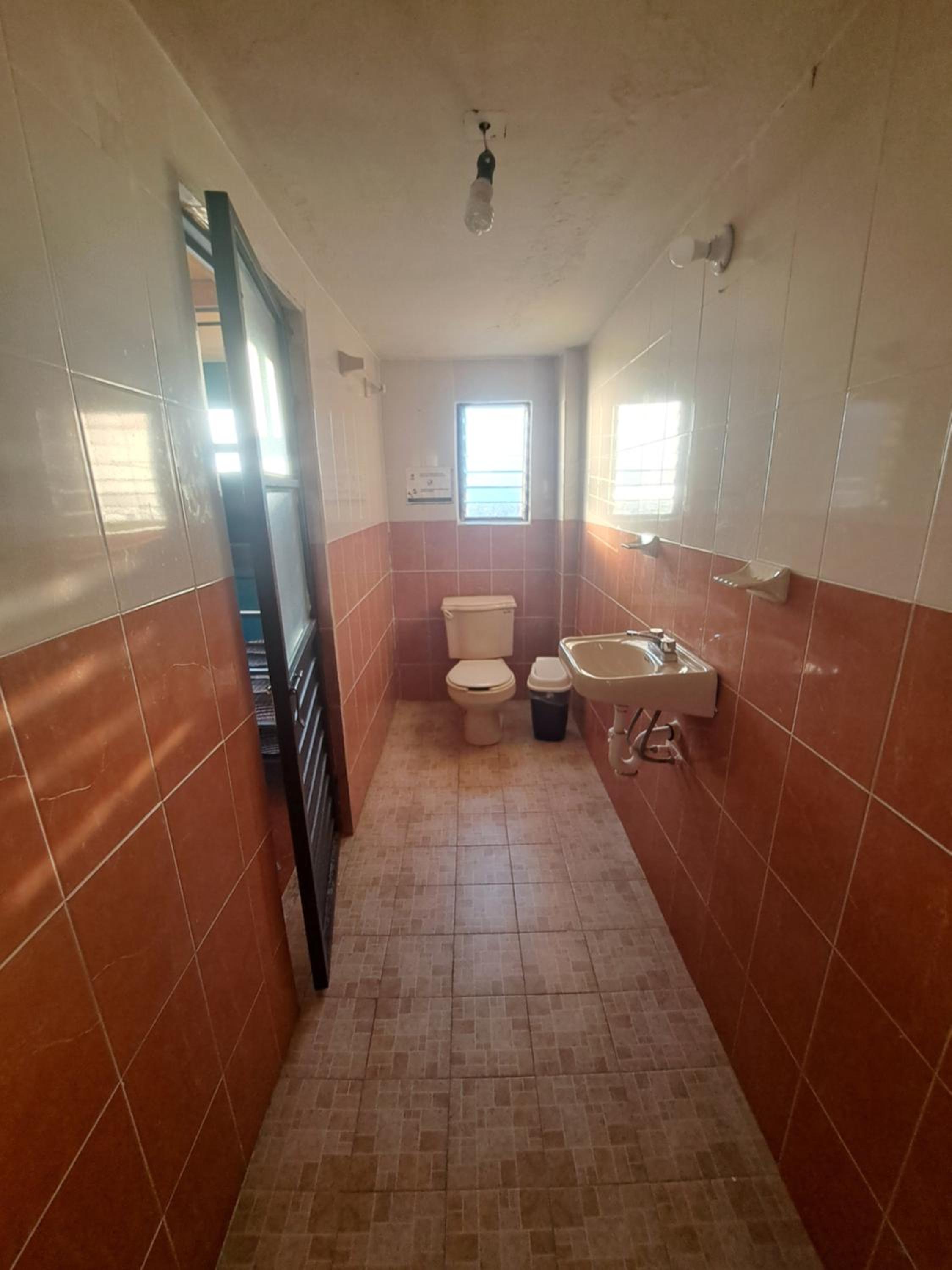 Family Room with Private Bathroom photo 2