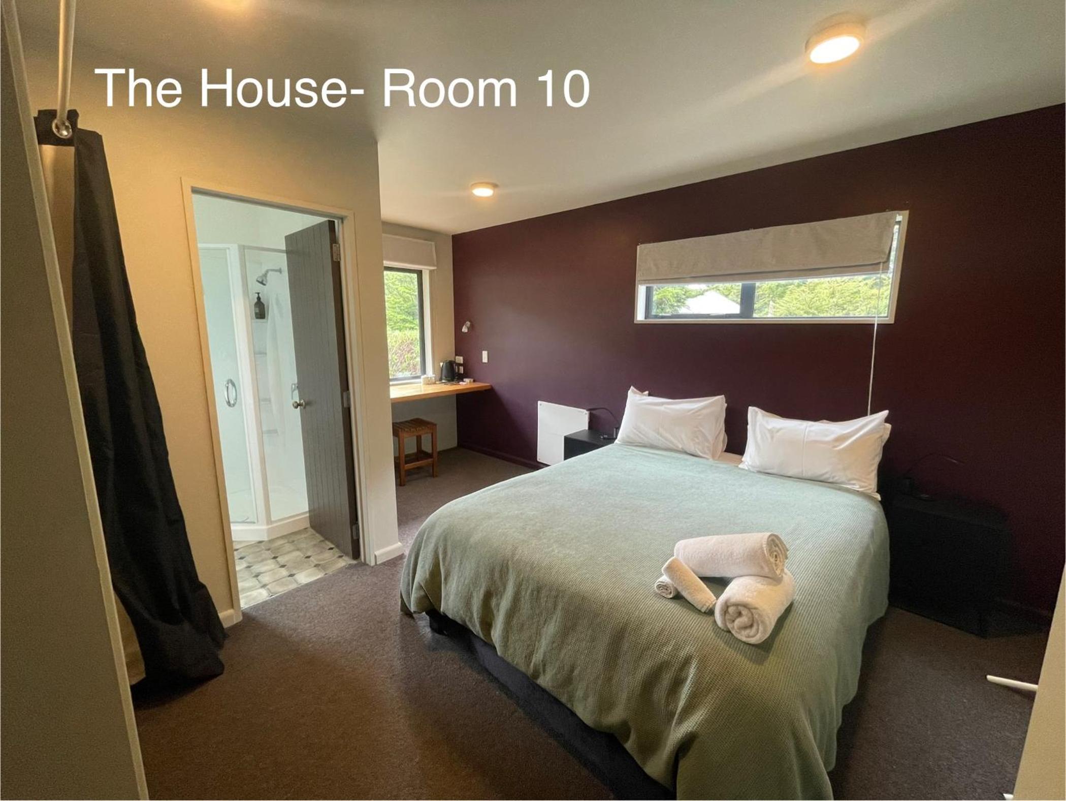 Standard Queen Room