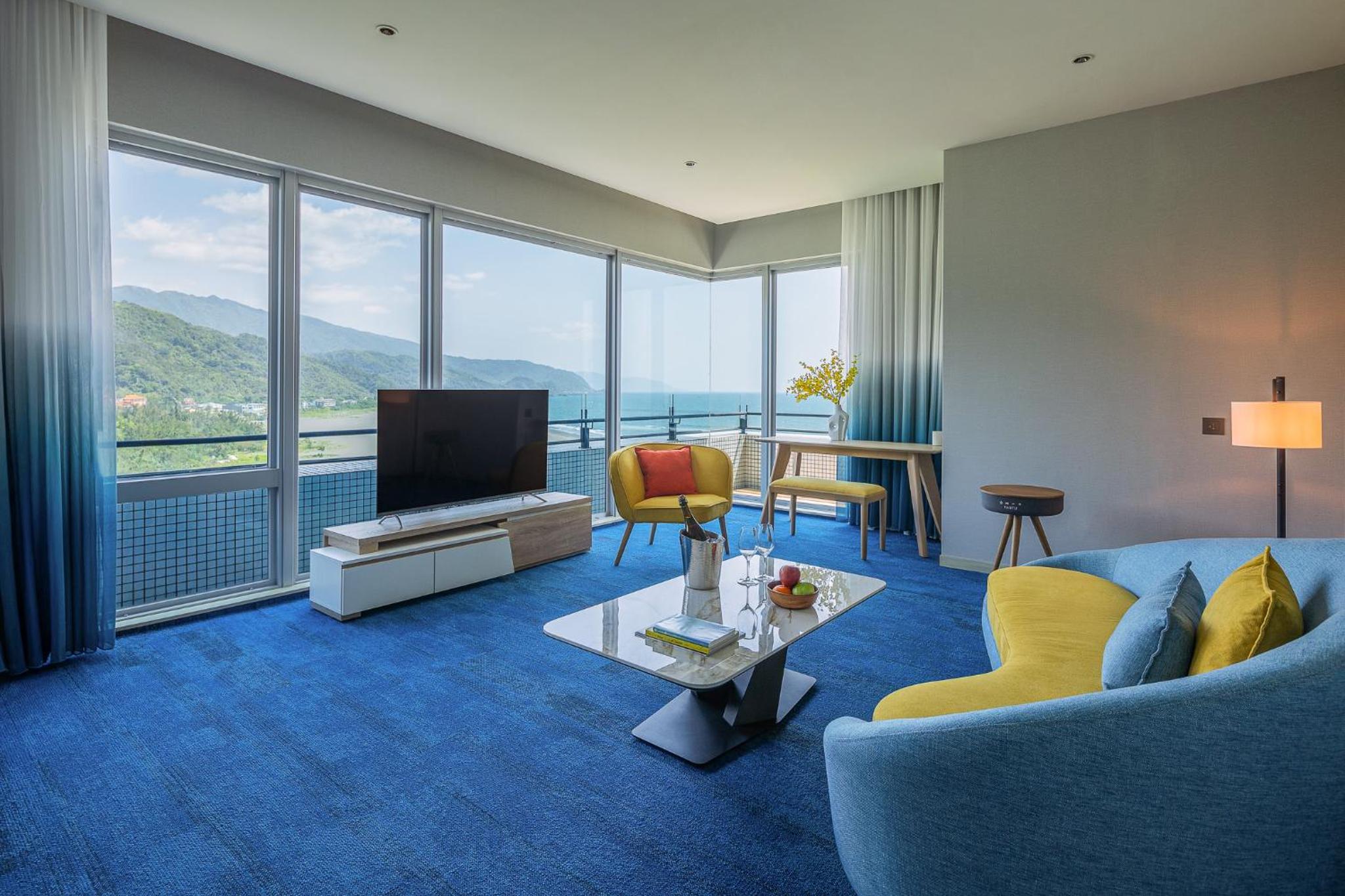Deluxe Suite with Sea View - Photo 1