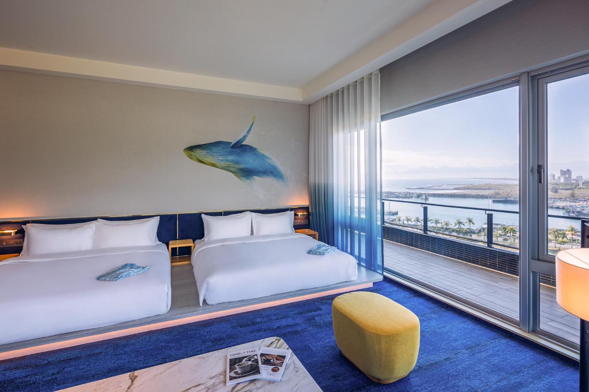 Family Room with Side Sea View photo 2